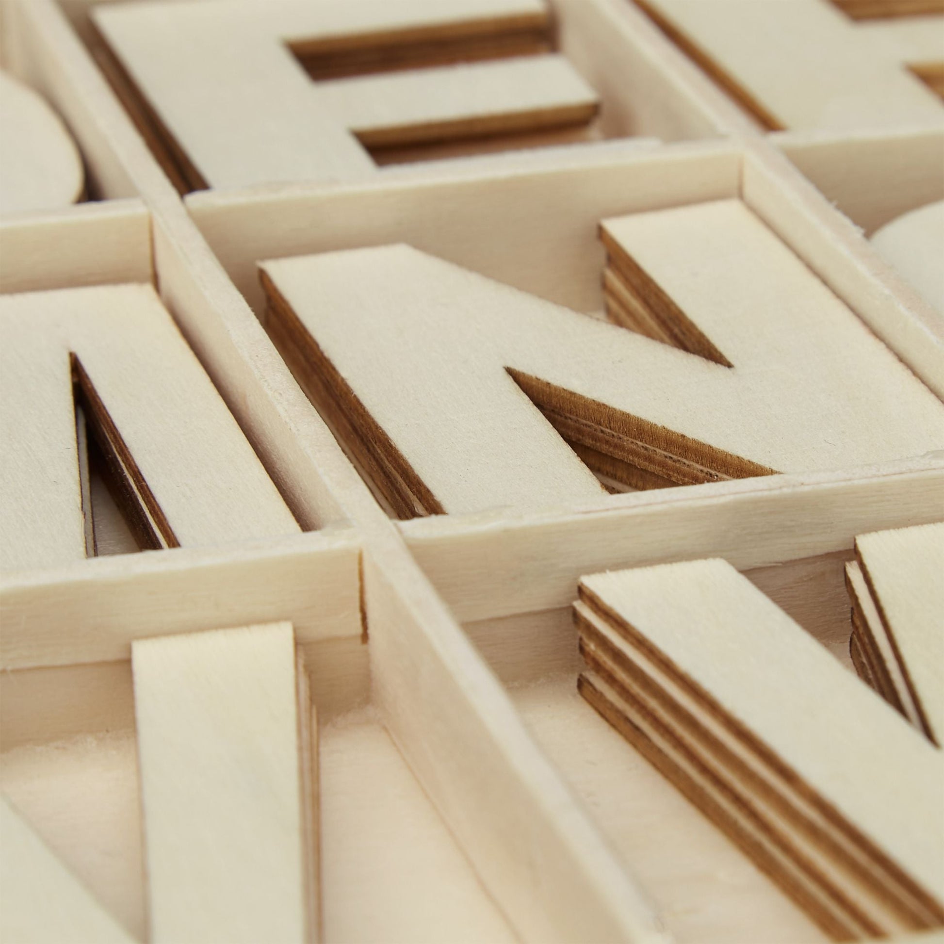 Holzbuchstaben XL 104er-Set Beige von Relaxdays