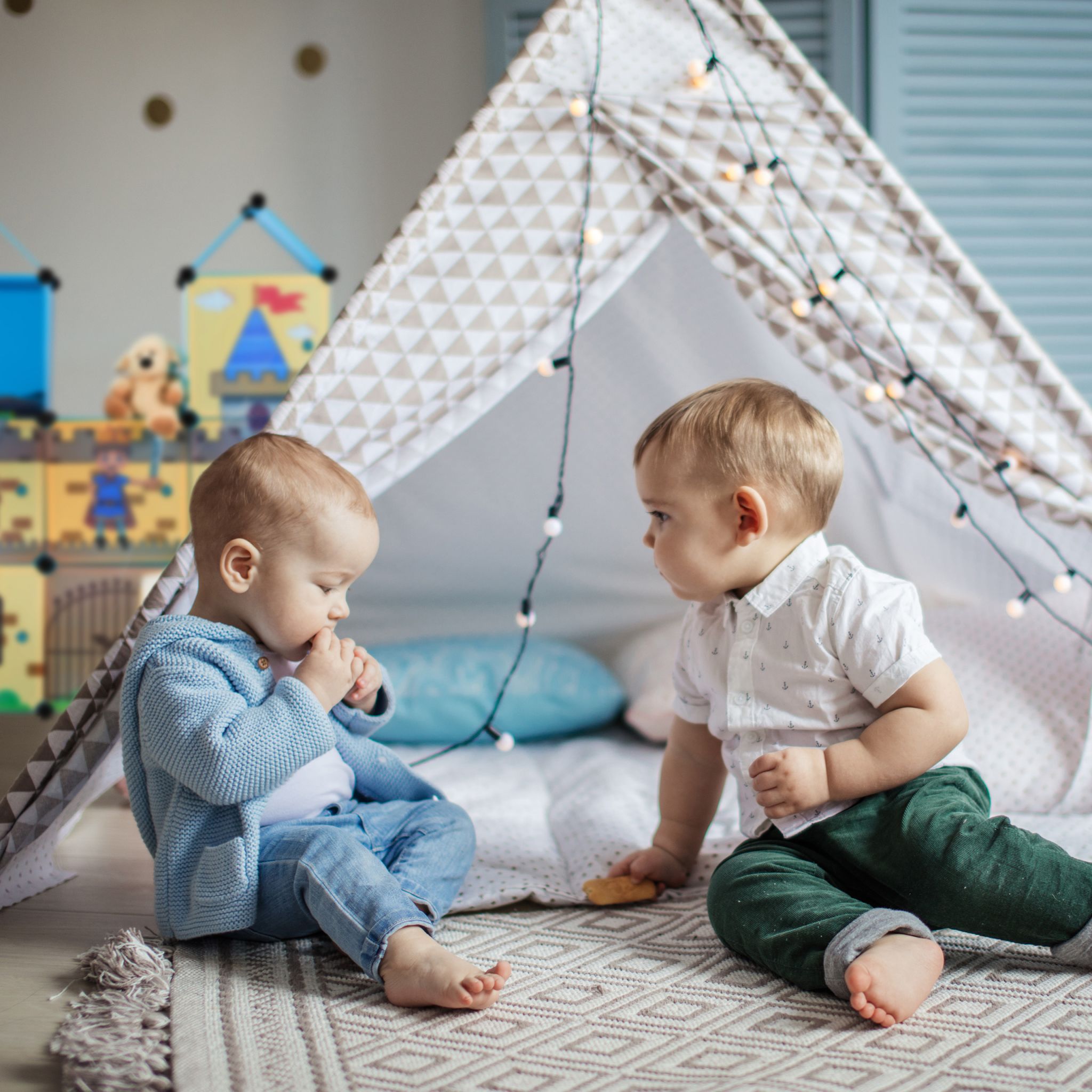 Steckregal Kinderzimmer als Ritterburg Blau-Gelb-Schwarz von Relaxdays