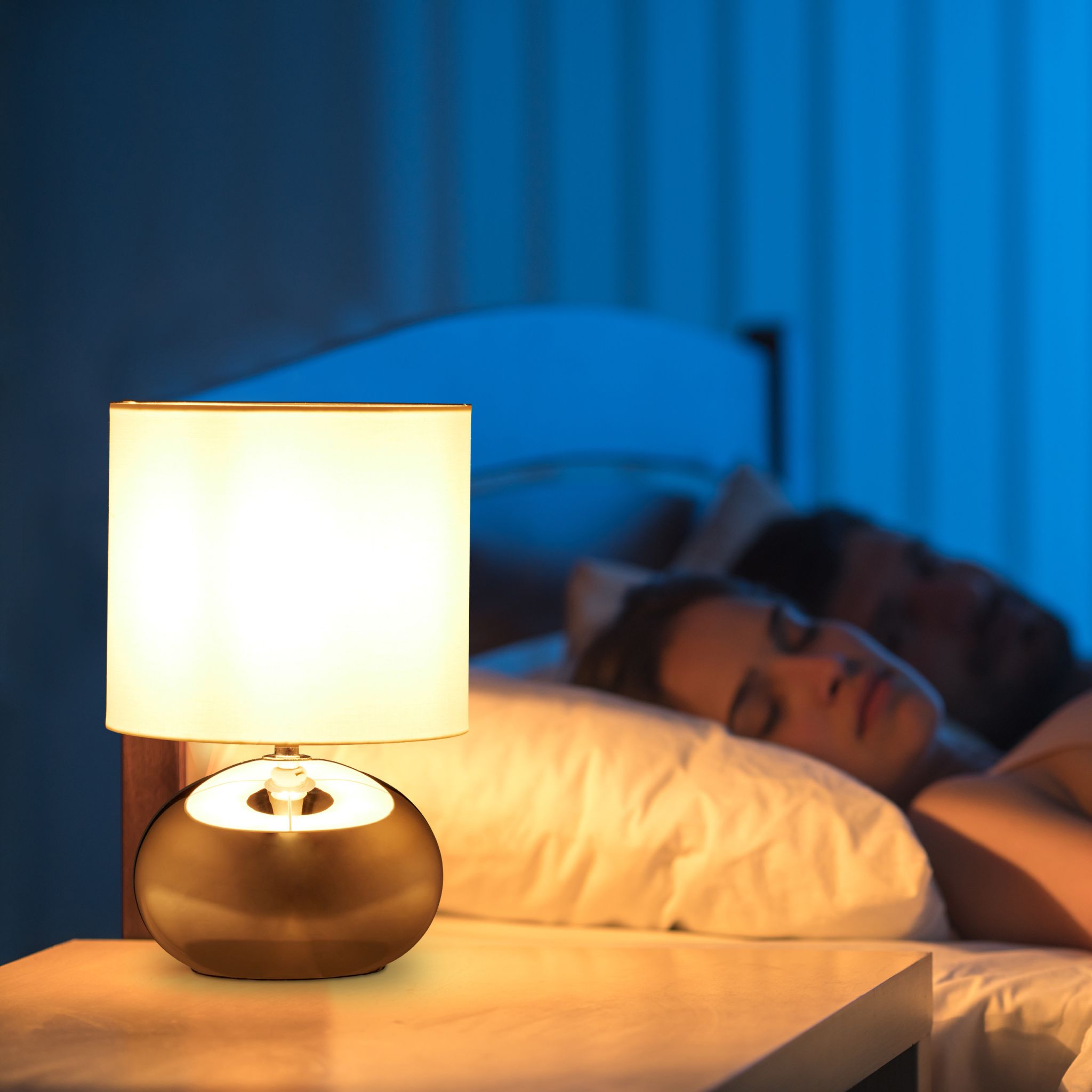 Nachttischlampe Touch Weiss-Silber von guteszeug.ch