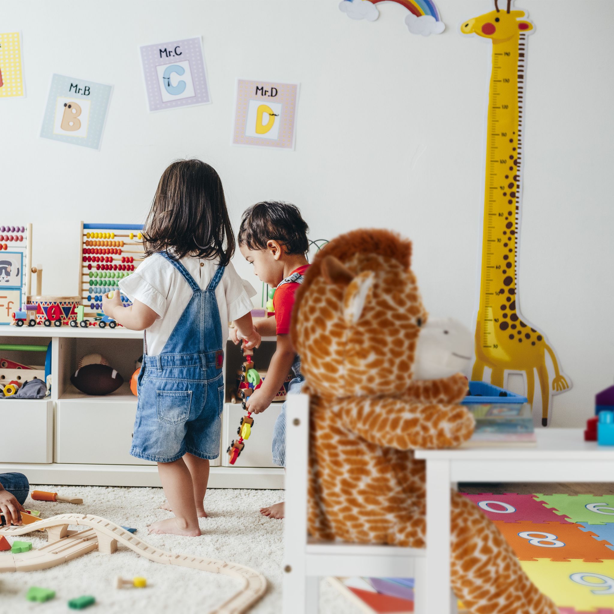 Kindersitzgruppe weiss mit 2 Stühlen Weiss von Relaxdays
