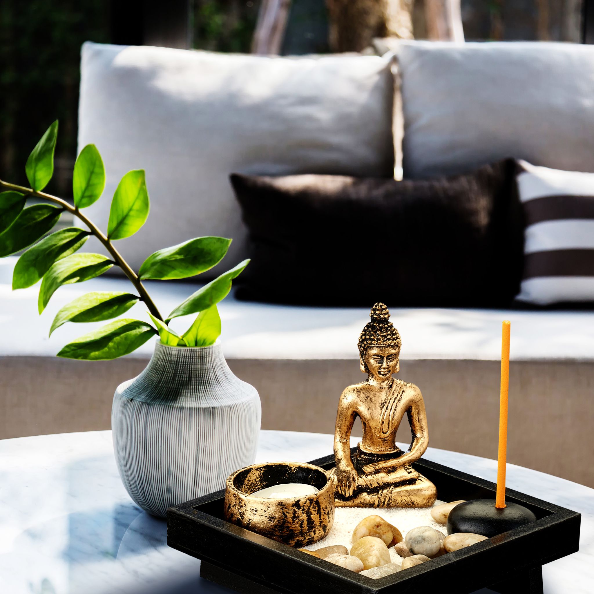 Zen Garten mit Buddha Braun-Schwarz