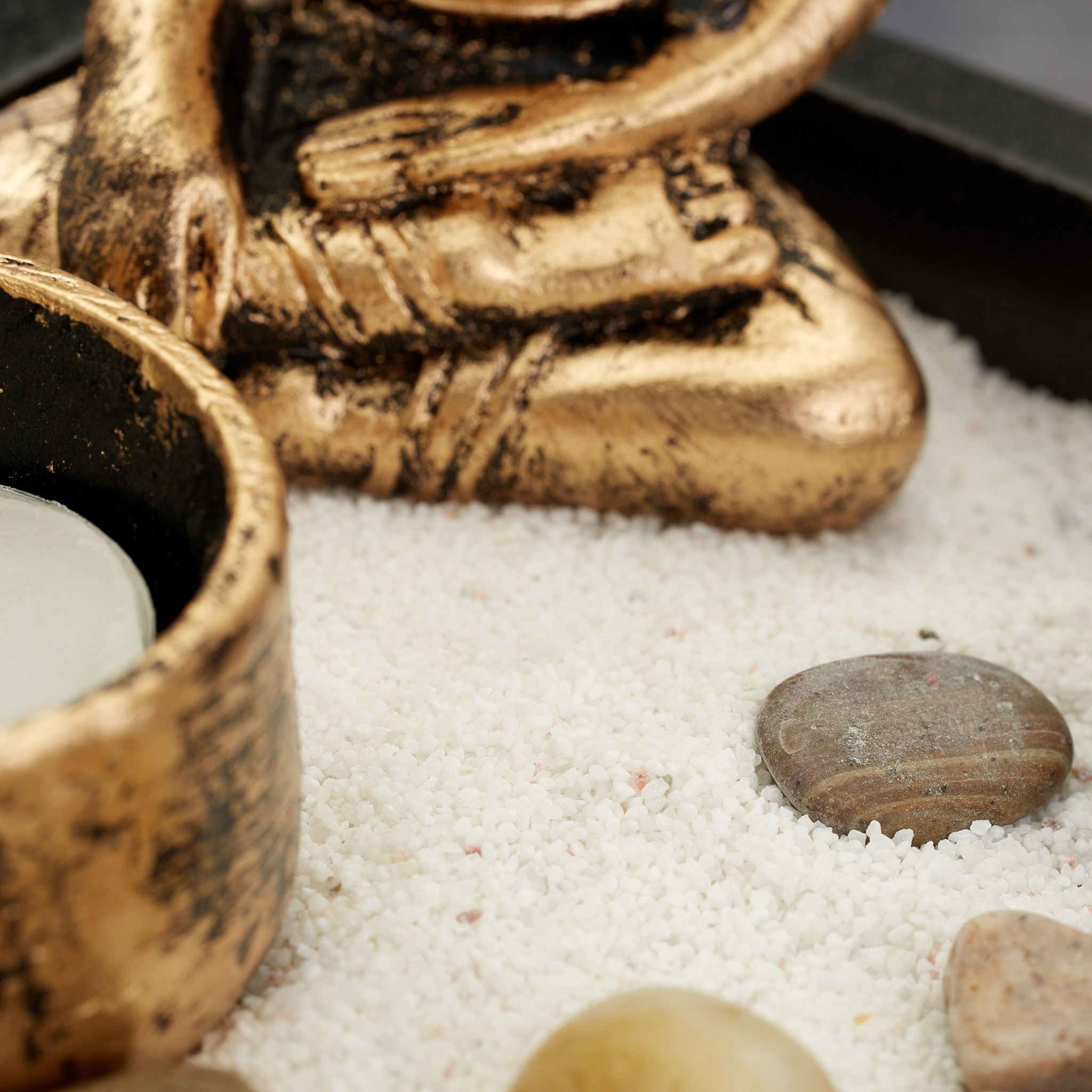 Zen Garten mit Buddha Braun-Schwarz
