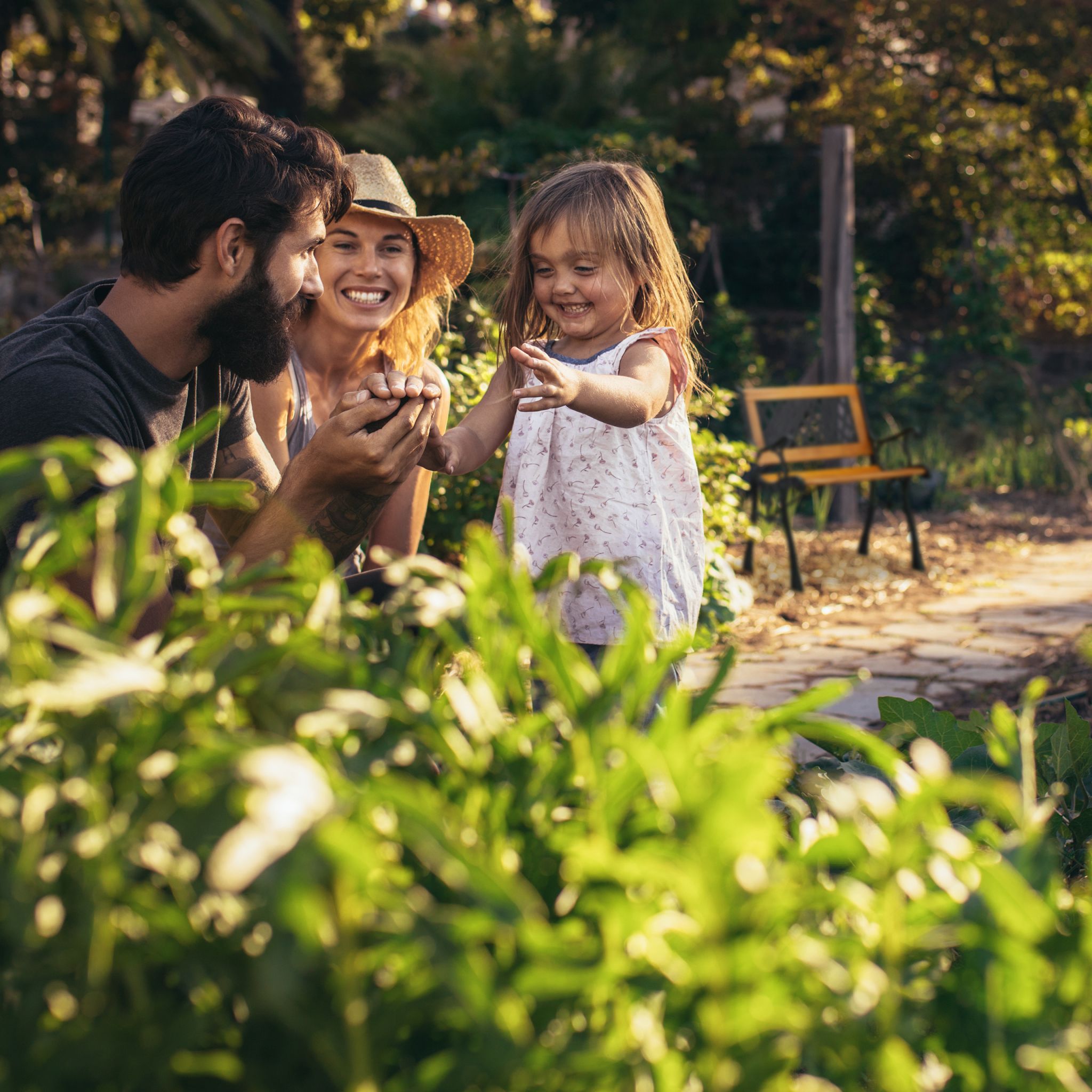 Niedriger Gartenstuhl Holz Dunkelgrün-Hellbraun-Schwarz von Relaxdays