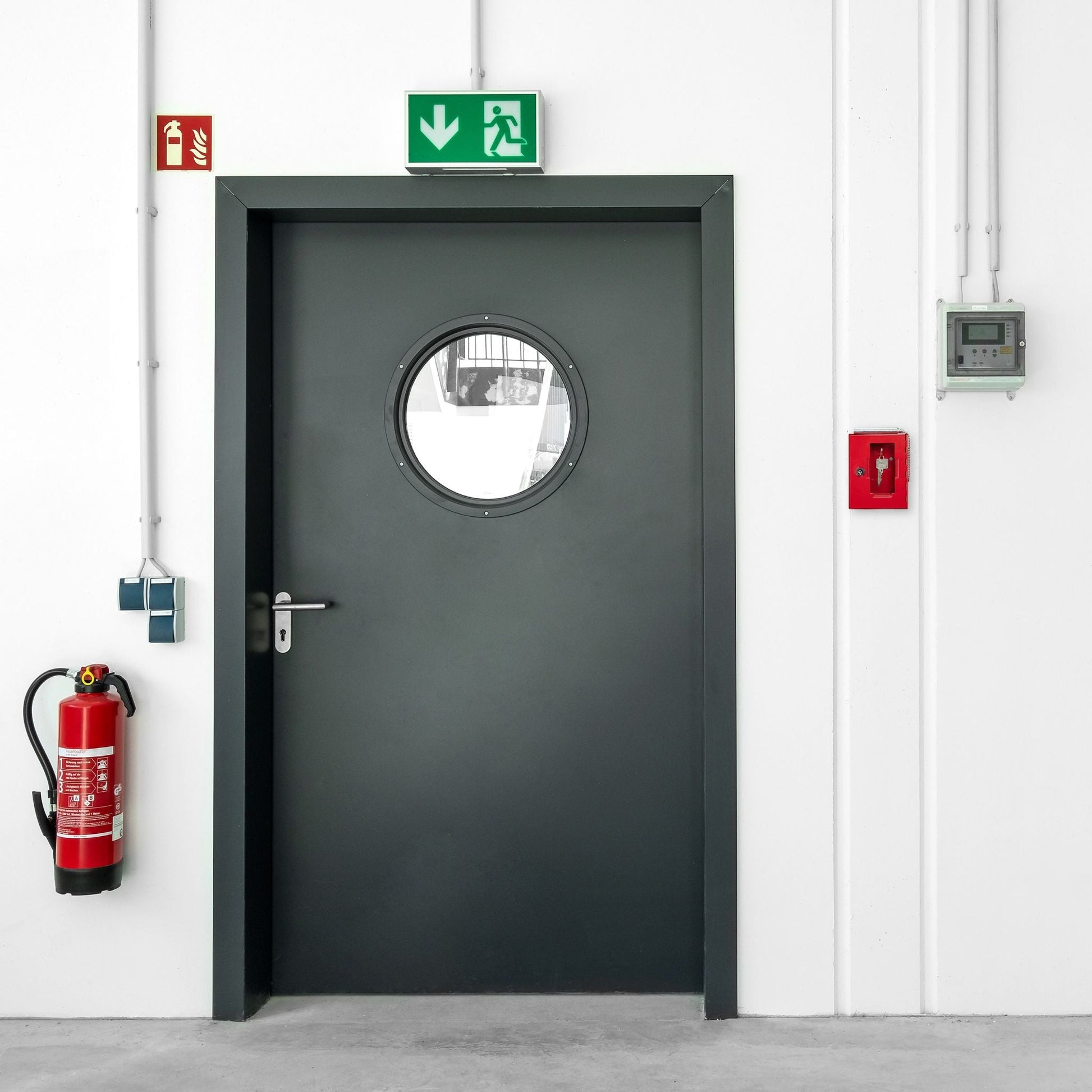 Notschlüsselkasten mit Hammer Rot-Silber von Relaxdays