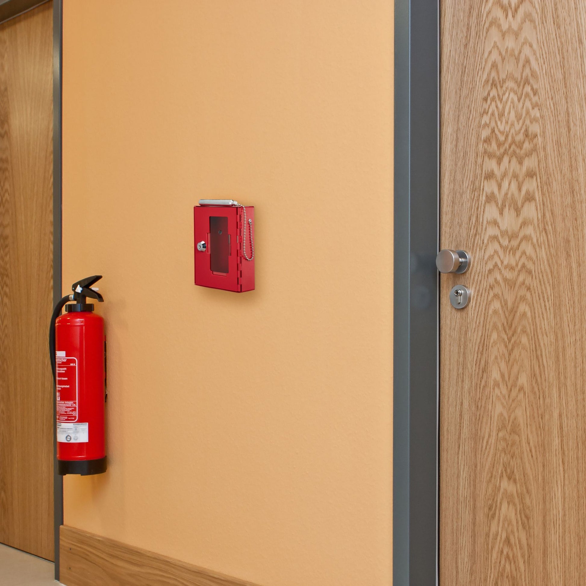 Notschlüsselkasten mit Hammer Rot-Silber von Relaxdays