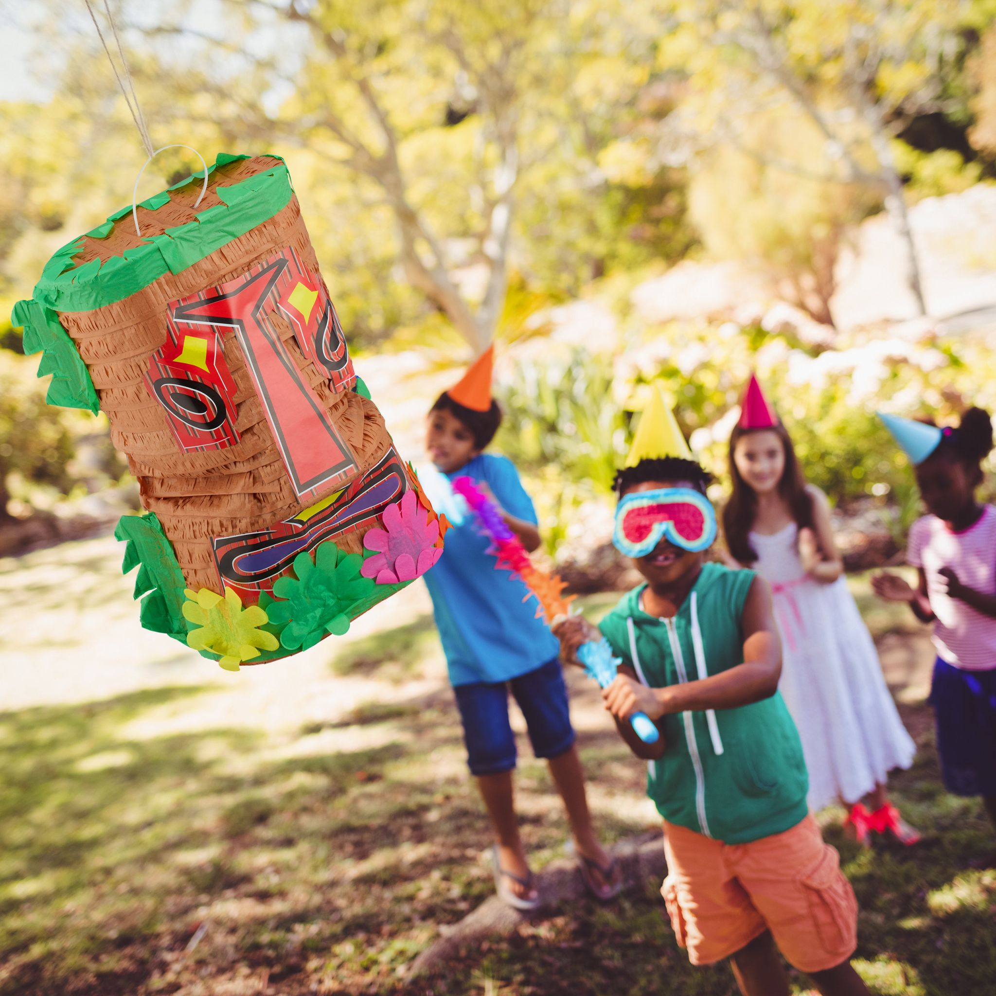 Pinata Tiki Braun-Grün-Rot von Relaxdays