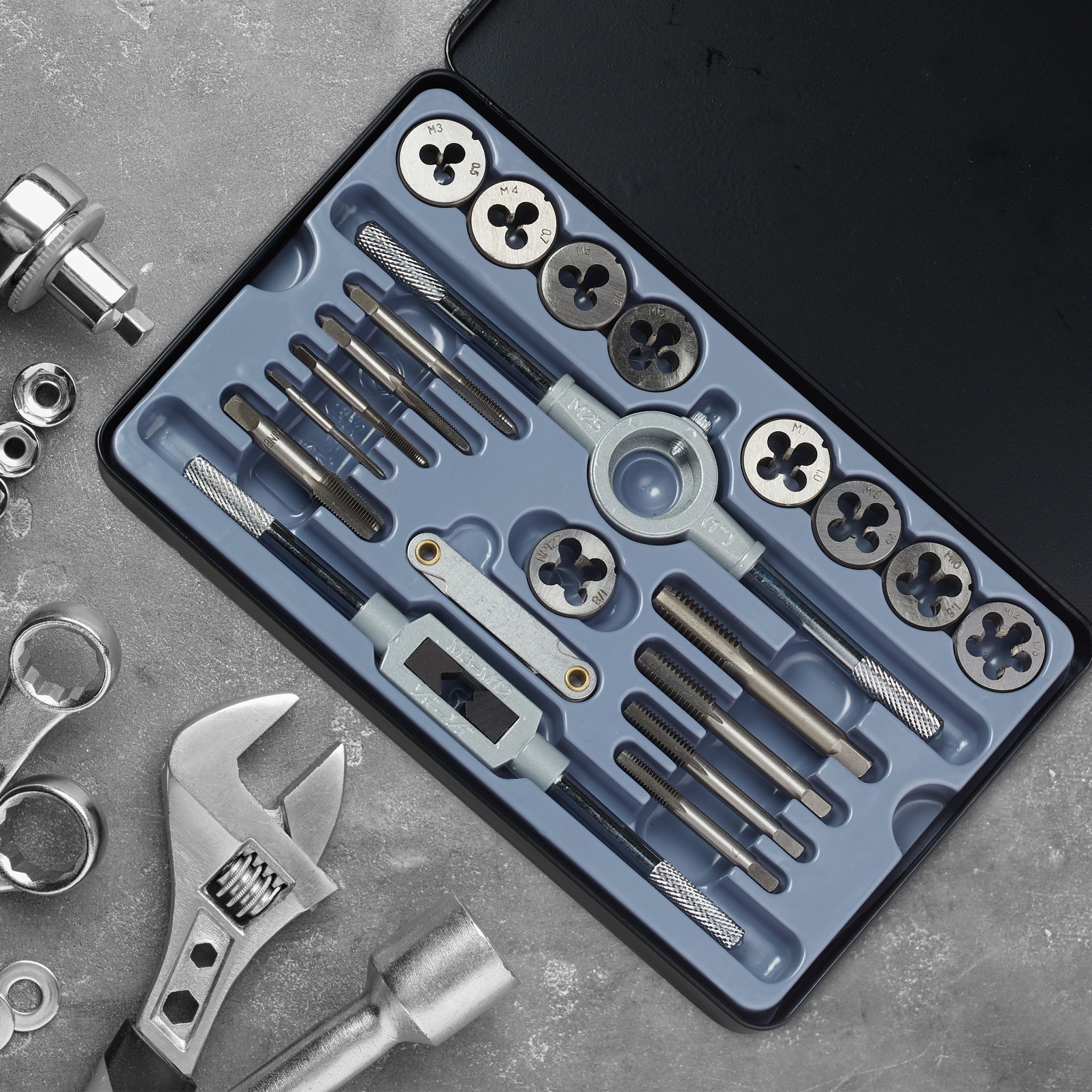 Gewindeschneider-Set 22-teilig Schwarz-Silber-Grau von Relaxdays