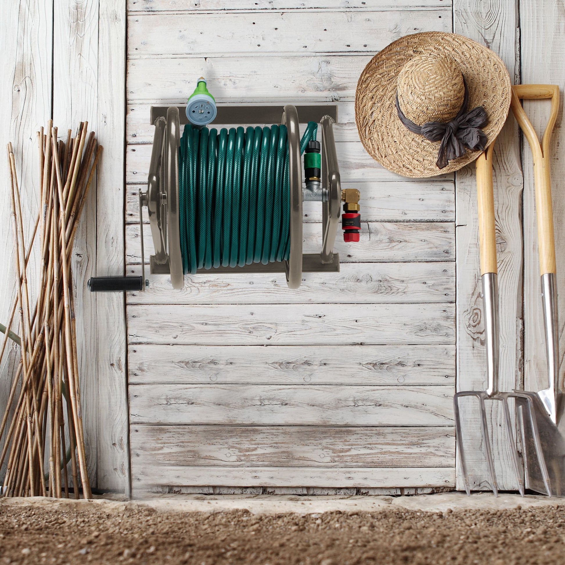 Schlauchtrommel zur Wandmontage Braun von Relaxdays