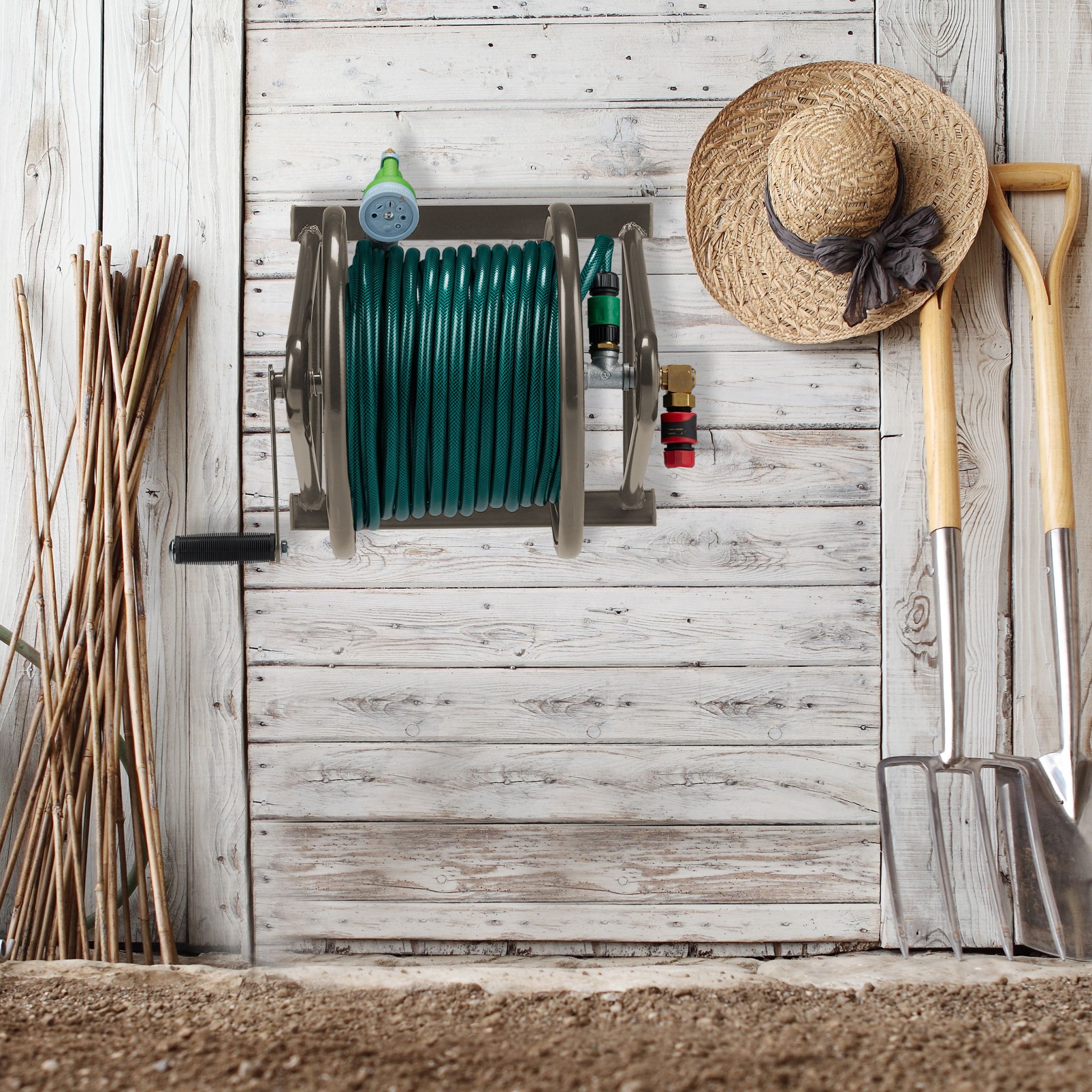 Schlauchtrommel zur Wandmontage Braun von Relaxdays