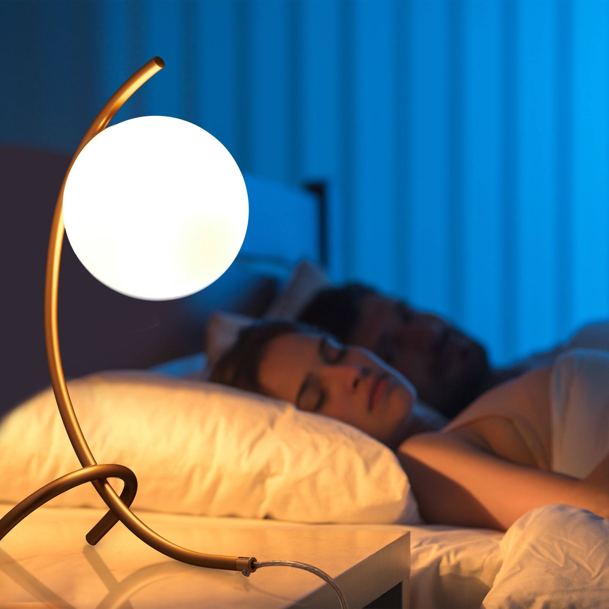 Tischlampe Kugel geschwungen Weiss-Gold von Relaxdays