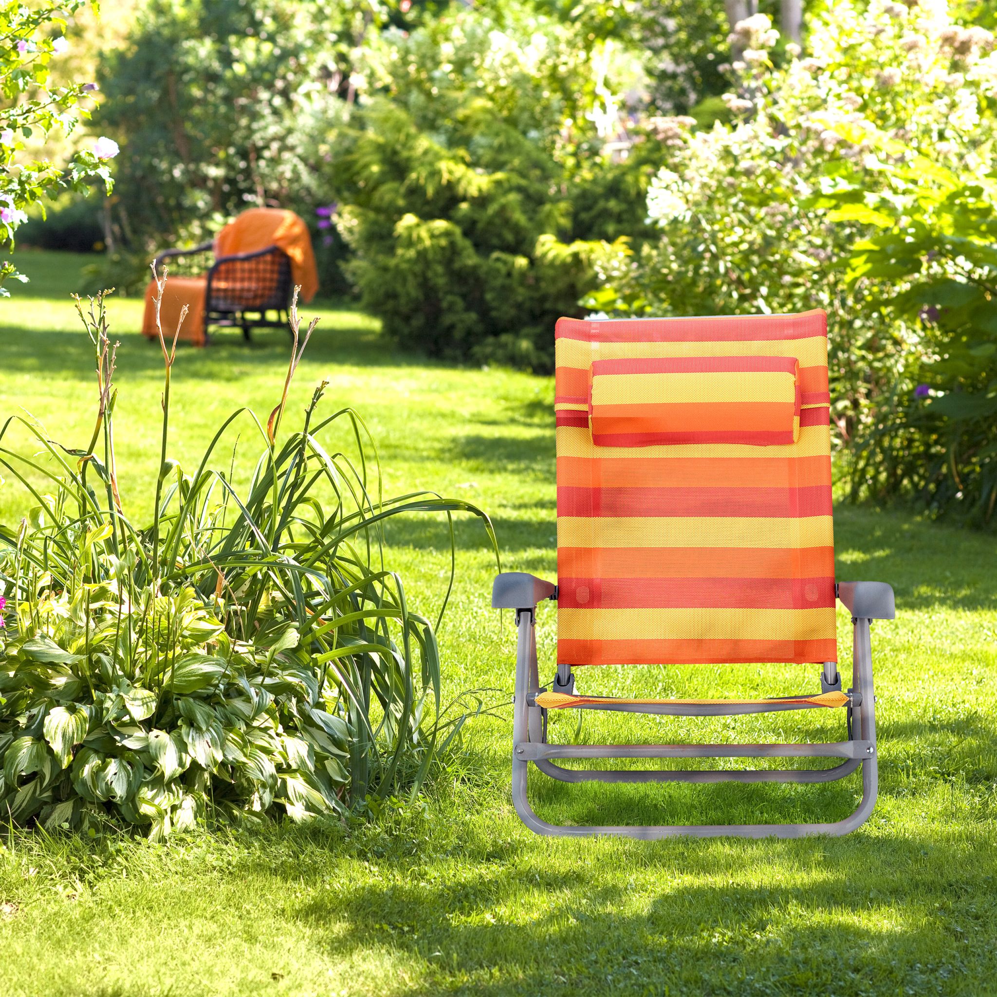 Klappbarer Liegestuhl mit Nackenkissen Gelb-Orange-Rot von Relaxdays