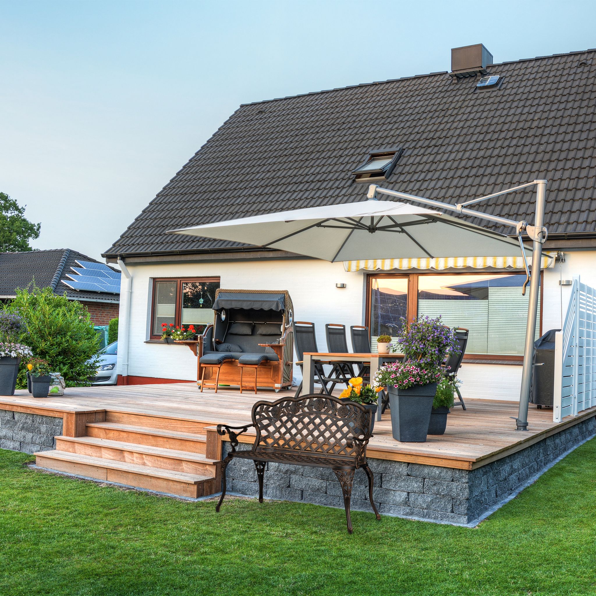 Antike Gartenbank mit Rosen Kupfer-Schwarz von Relaxdays