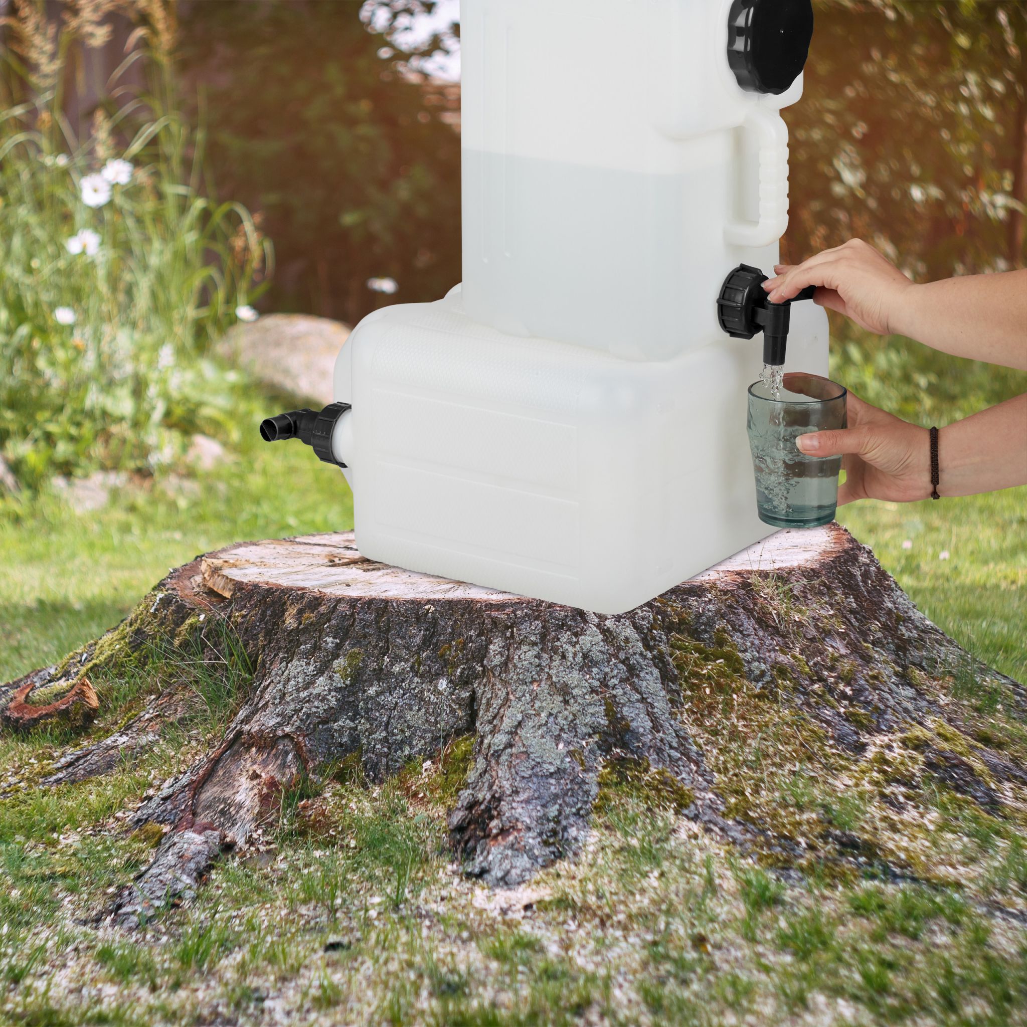 Wasserkanister mit Hahn Weiss-Schwarz von Relaxdays