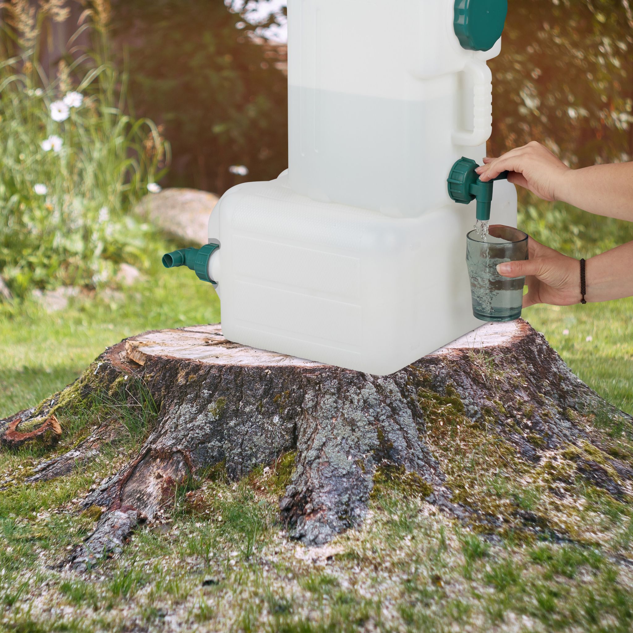 Wasserkanister mit Hahn Weiss-Dunkelgrün von Relaxdays
