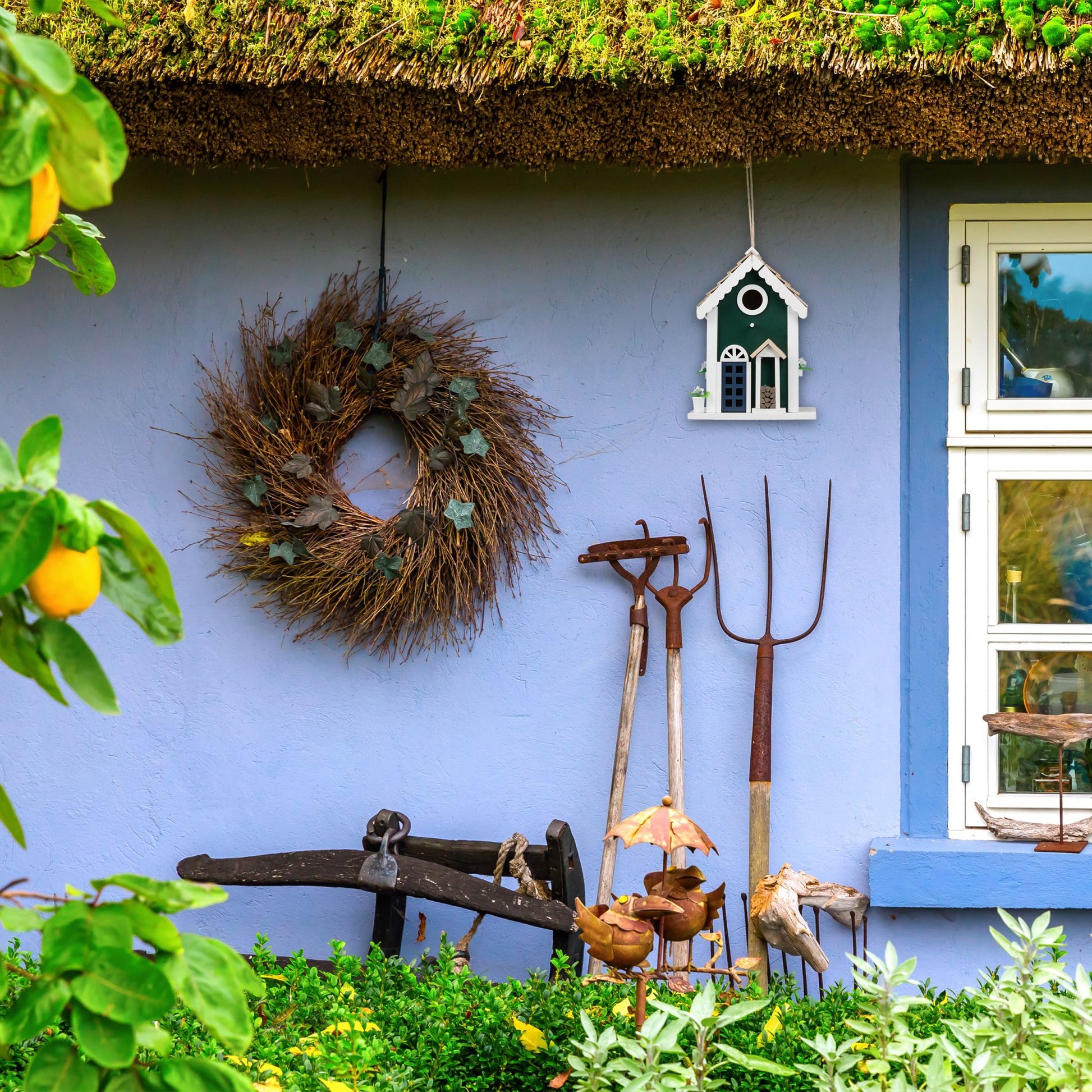Vogelhaus Landhaus Weiss-Dunkelgrün-Hellbraun von Relaxdays
