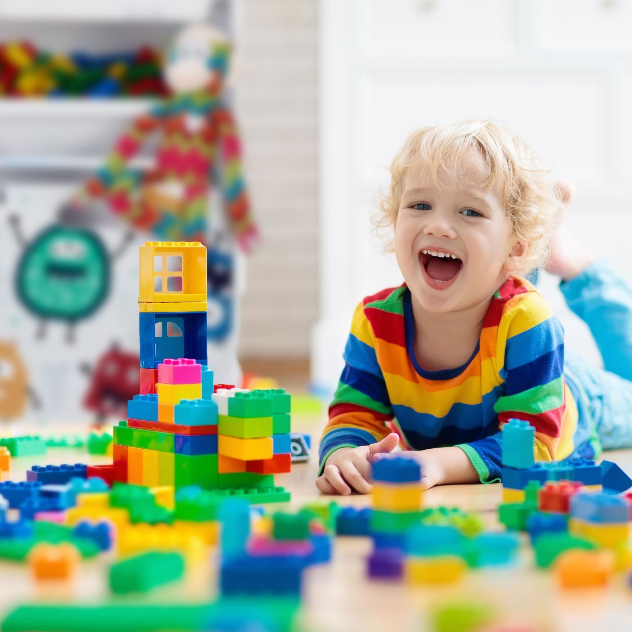 Schmales Kinderregal mit Monstern Weiss-Gelb-Rot von Relaxdays