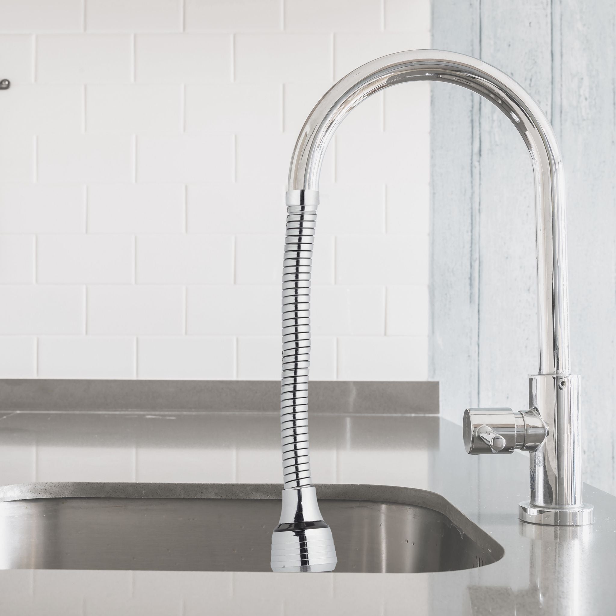 Wasserhahn Verlängerung mit 4 Gewinden Schwarz-Silber von Relaxdays