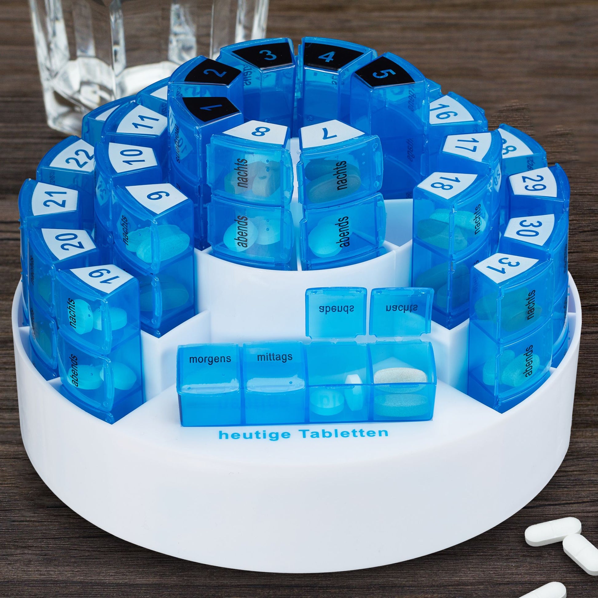 Tablettenbox für 1 Monat Weiss-Blau von Relaxdays