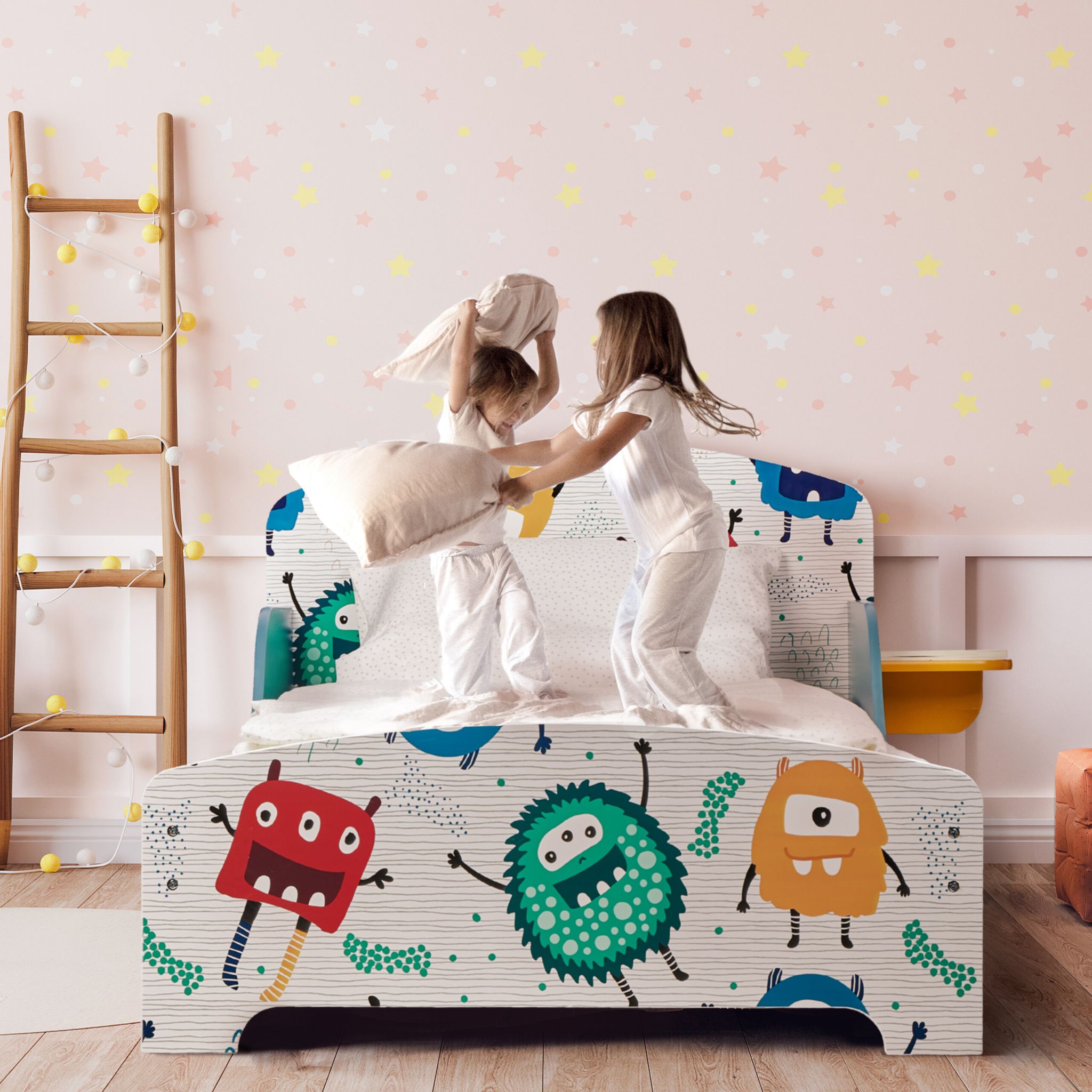 Kinderbett kleine Monster mit Ablage Weiss-Blau-Rot von Relaxdays