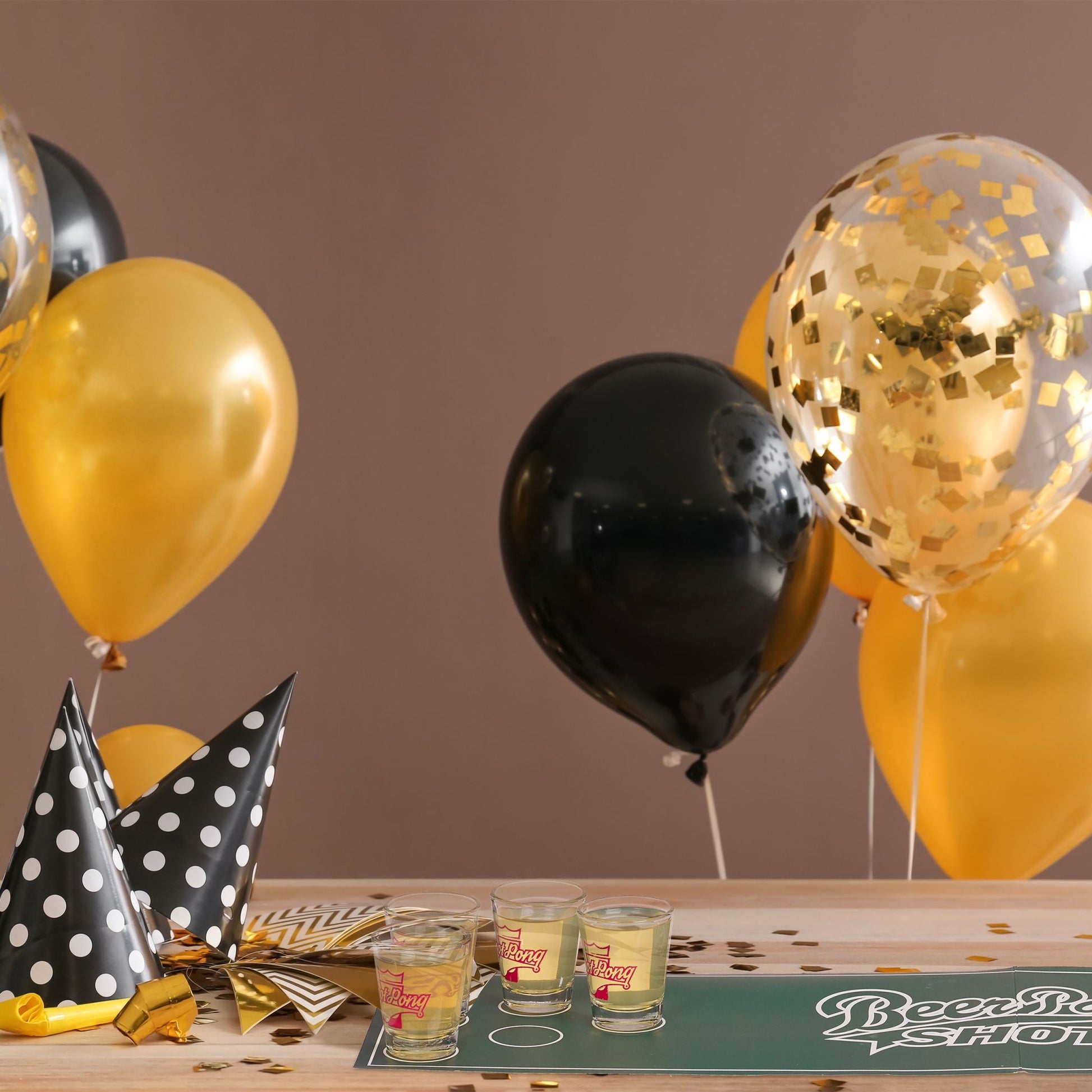 Mini Beer Pong Weiss-Dunkelgrün-Transparent von Relaxdays