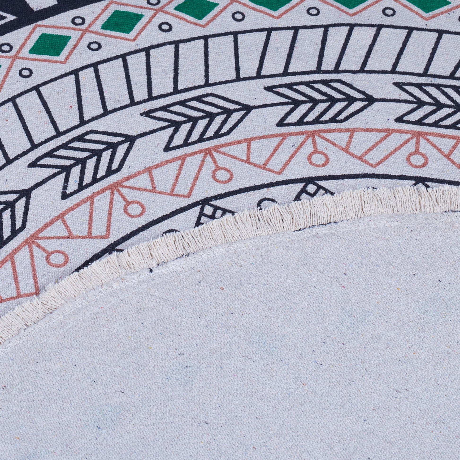 Runder Teppich mit Mandala-Design Creme-Grün-Schwarz von guteszeug.ch