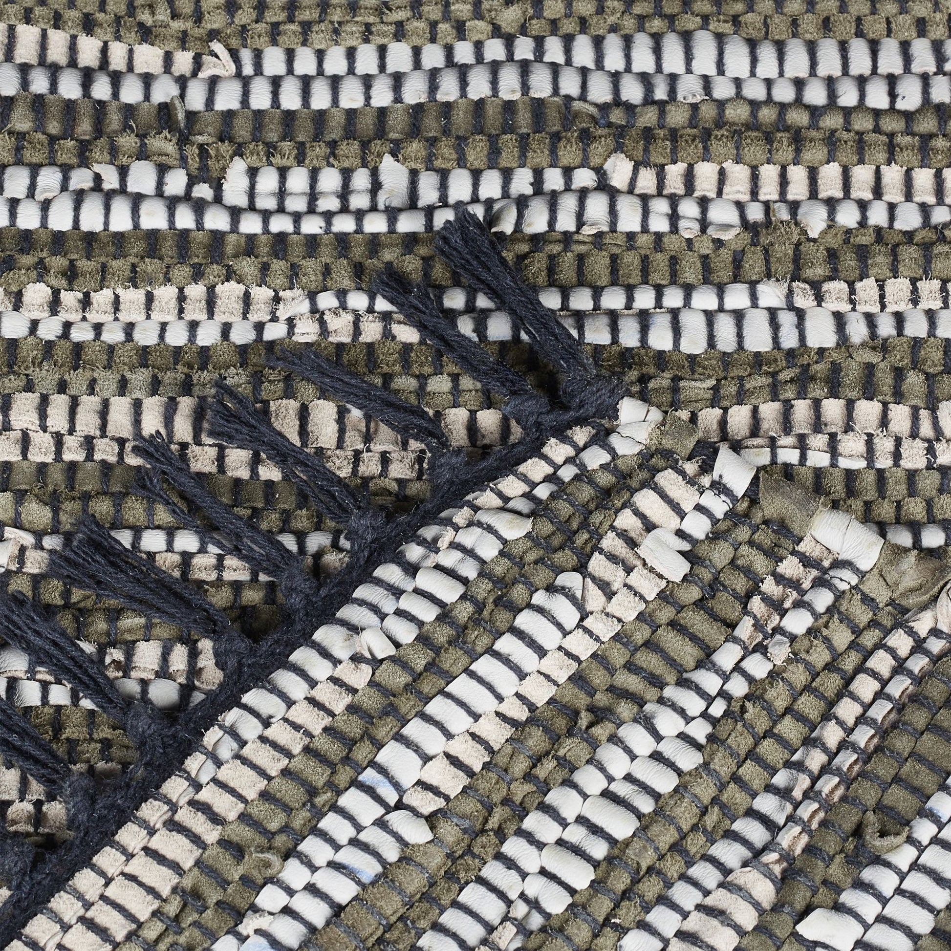 Flickenteppich 60x100cm Beige-Dunkelgrün-Schwarz von guteszeug.ch