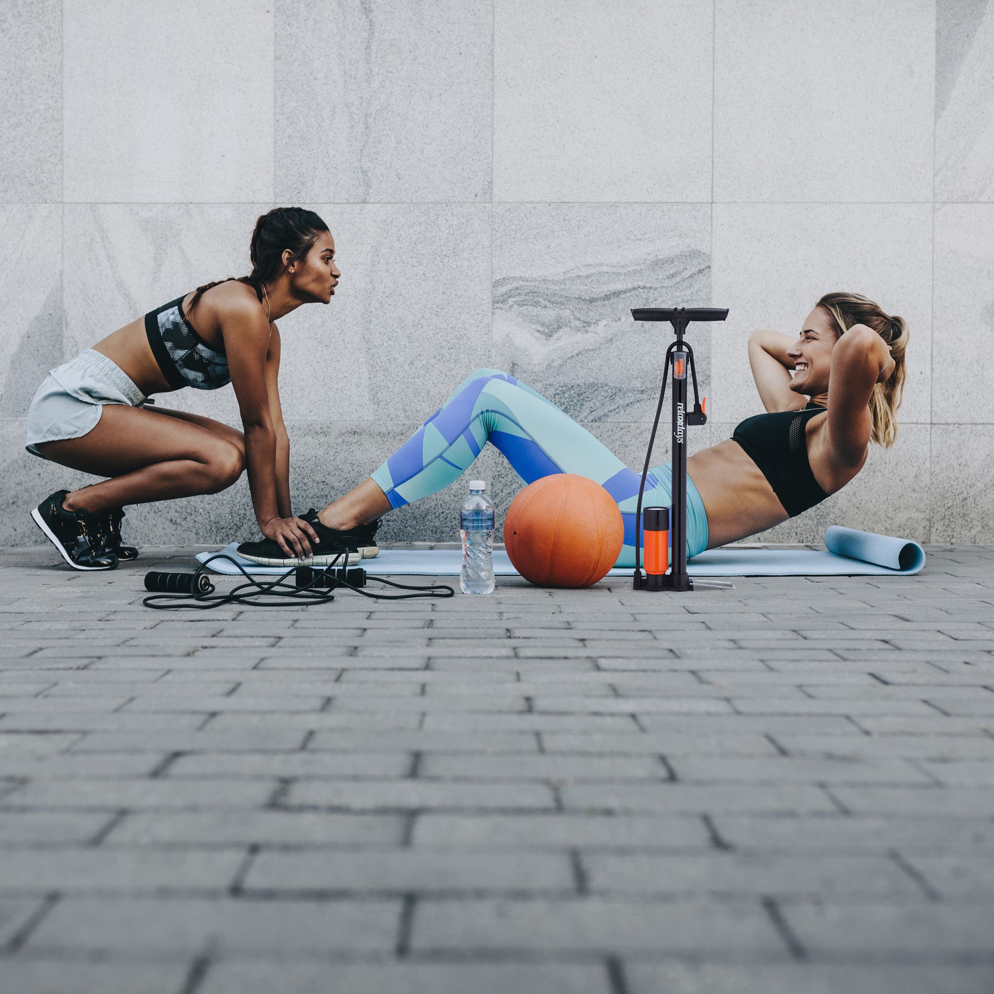 Standpumpe mit Manometer Orange-Schwarz von Relaxdays