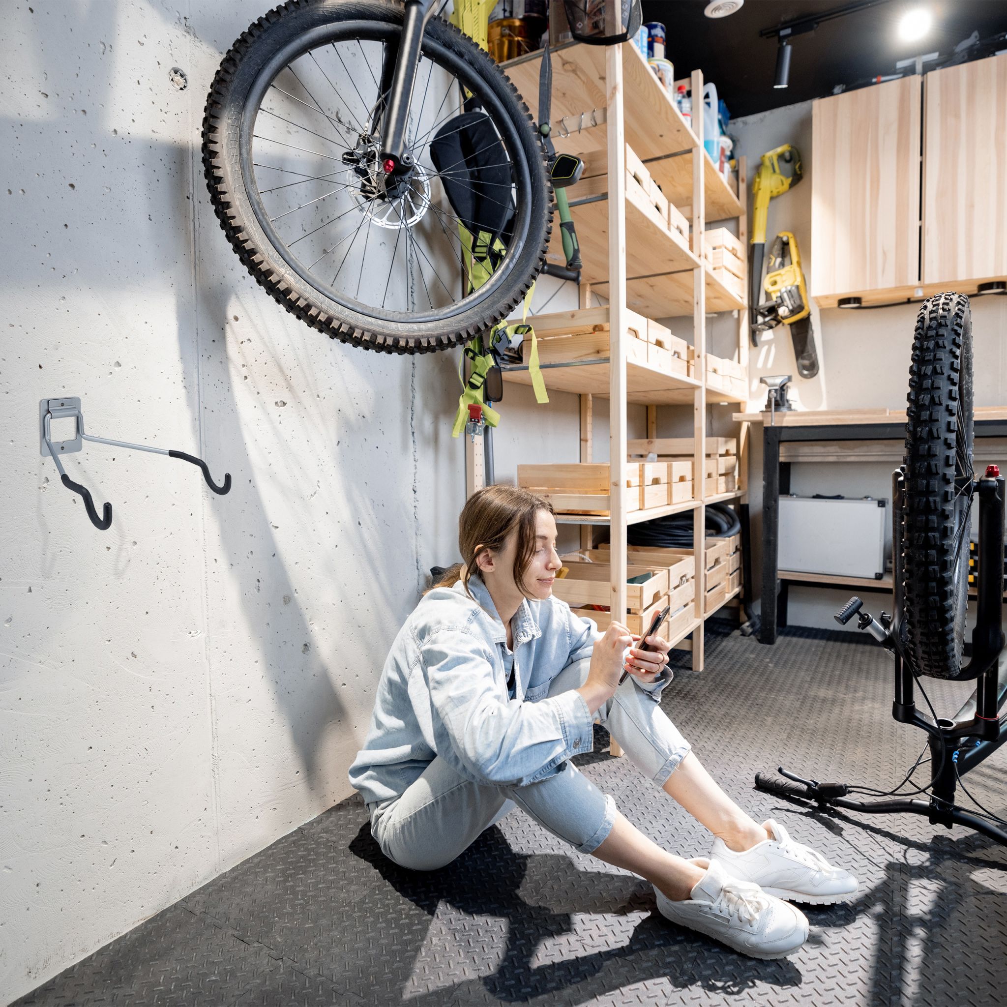 Fahrrad Wandhalterung klappbar Schwarz-Silber von Relaxdays