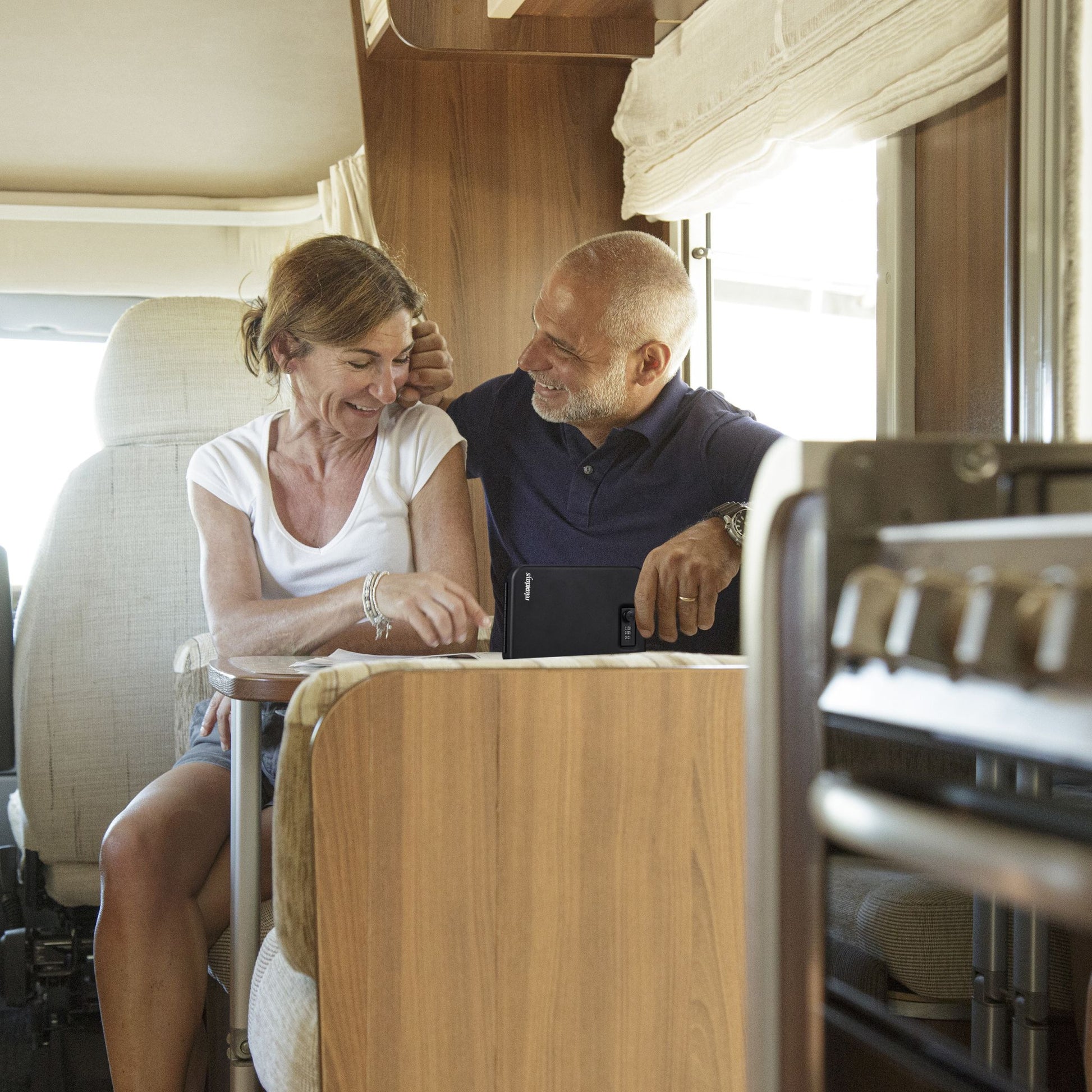 Sicherheitsbox tragbar mit Zahlenschloss Schwarz von Relaxdays