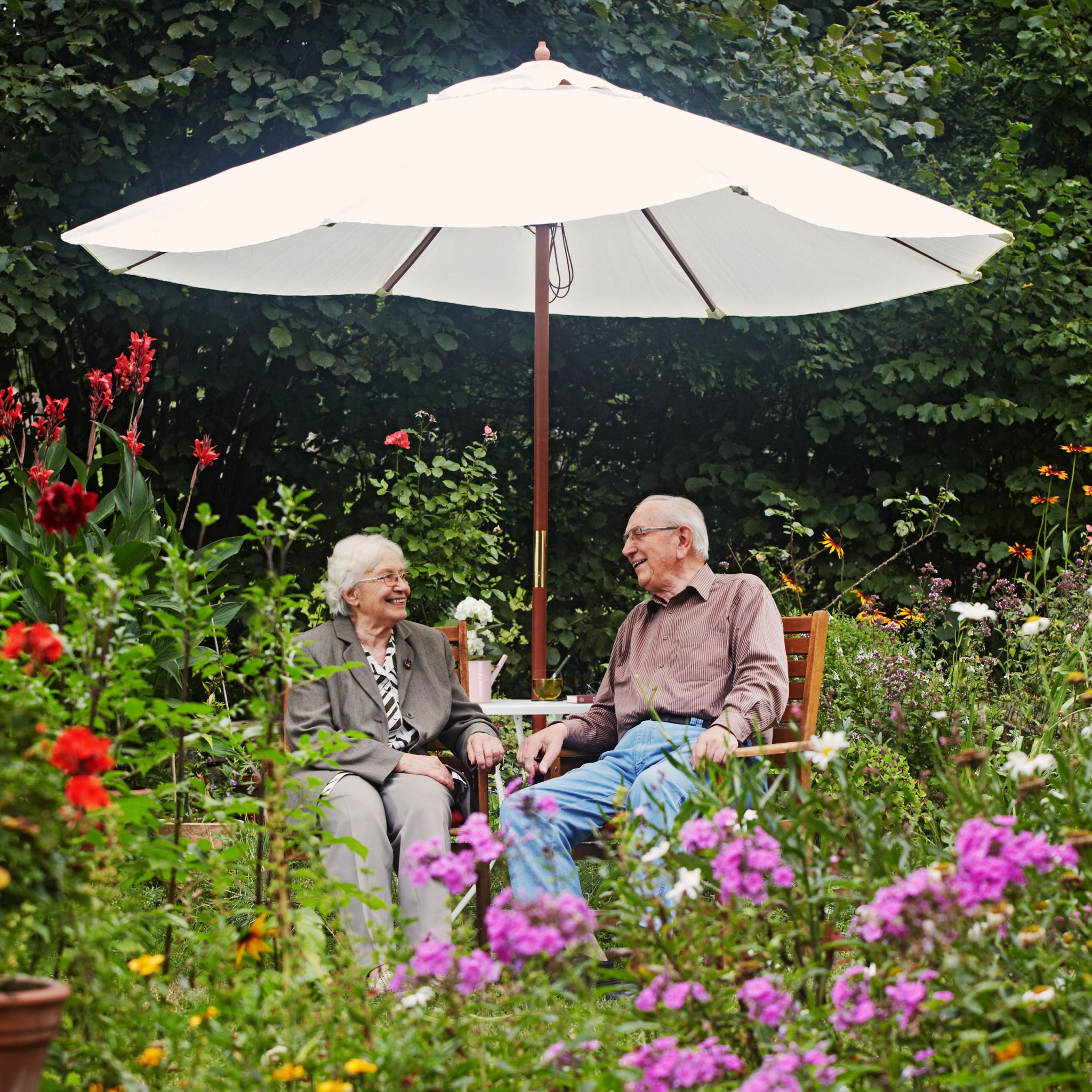 Gartentisch mit Schirmloch Weiss