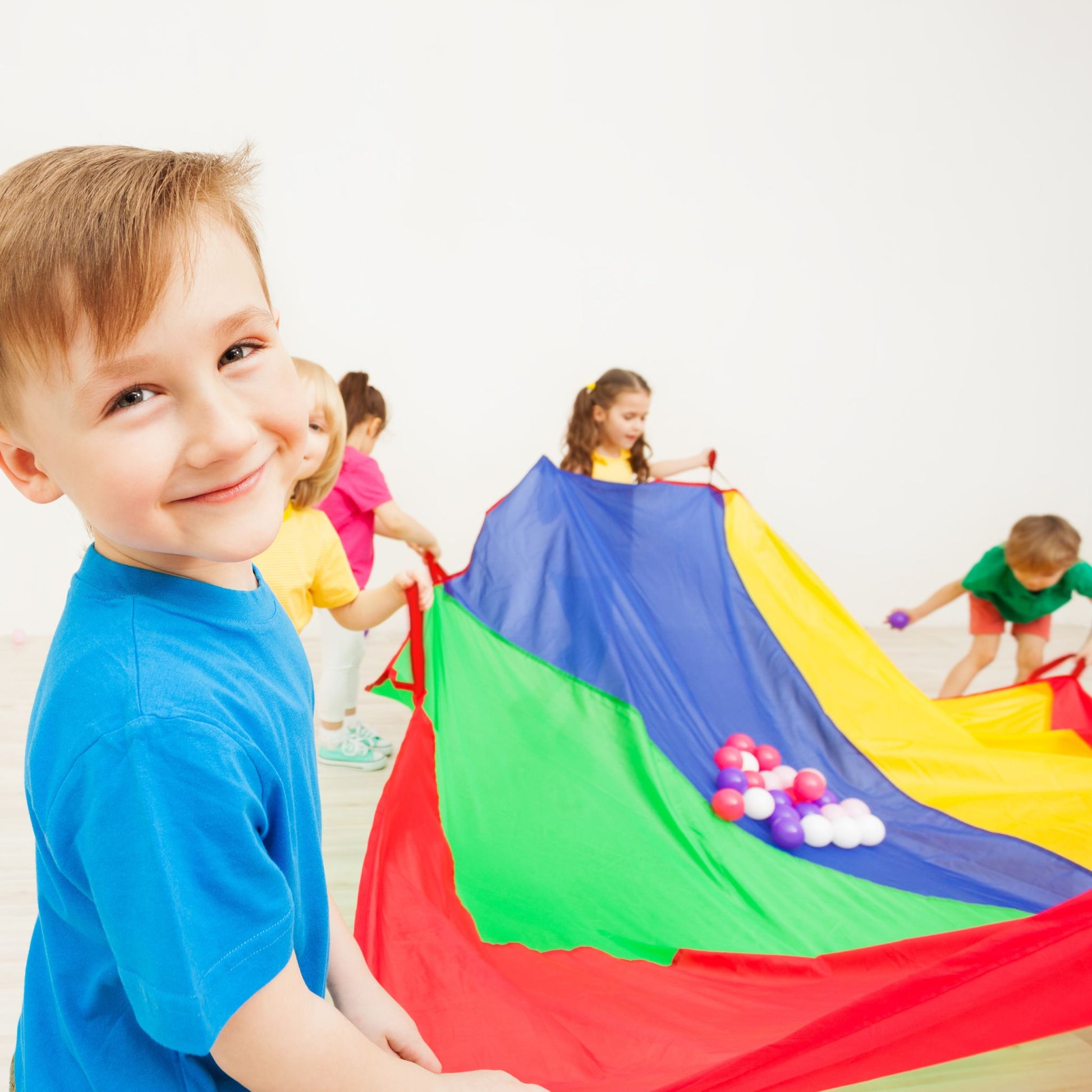 Buntes Schwungtuch 3,5m Blau-Grün-Rot von Relaxdays