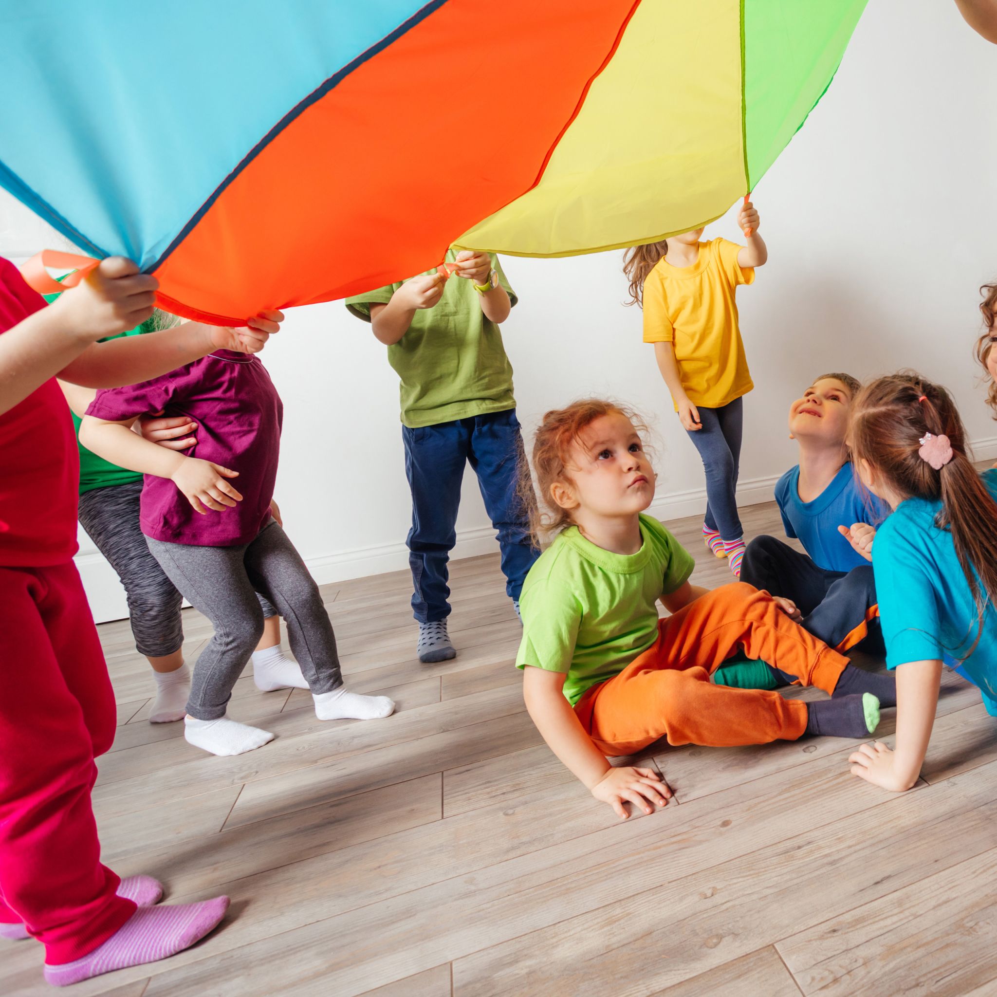 Buntes Schwungtuch 3,5m Blau-Grün-Rot von Relaxdays
