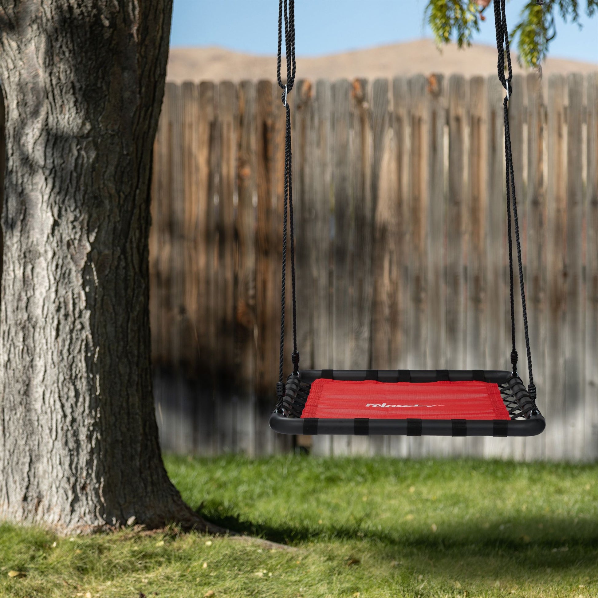 Eckige Nestschaukel in Rot Rot-Schwarz von Relaxdays