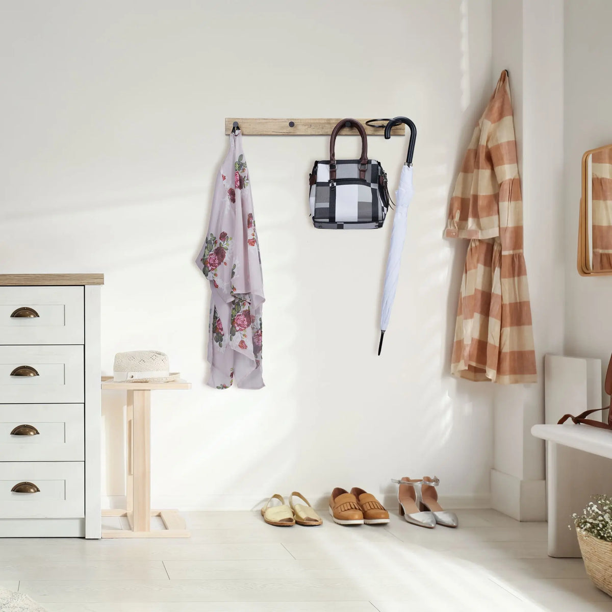 Garderobenleiste mit Schalring Hellbraun-Schwarz von Relaxdays