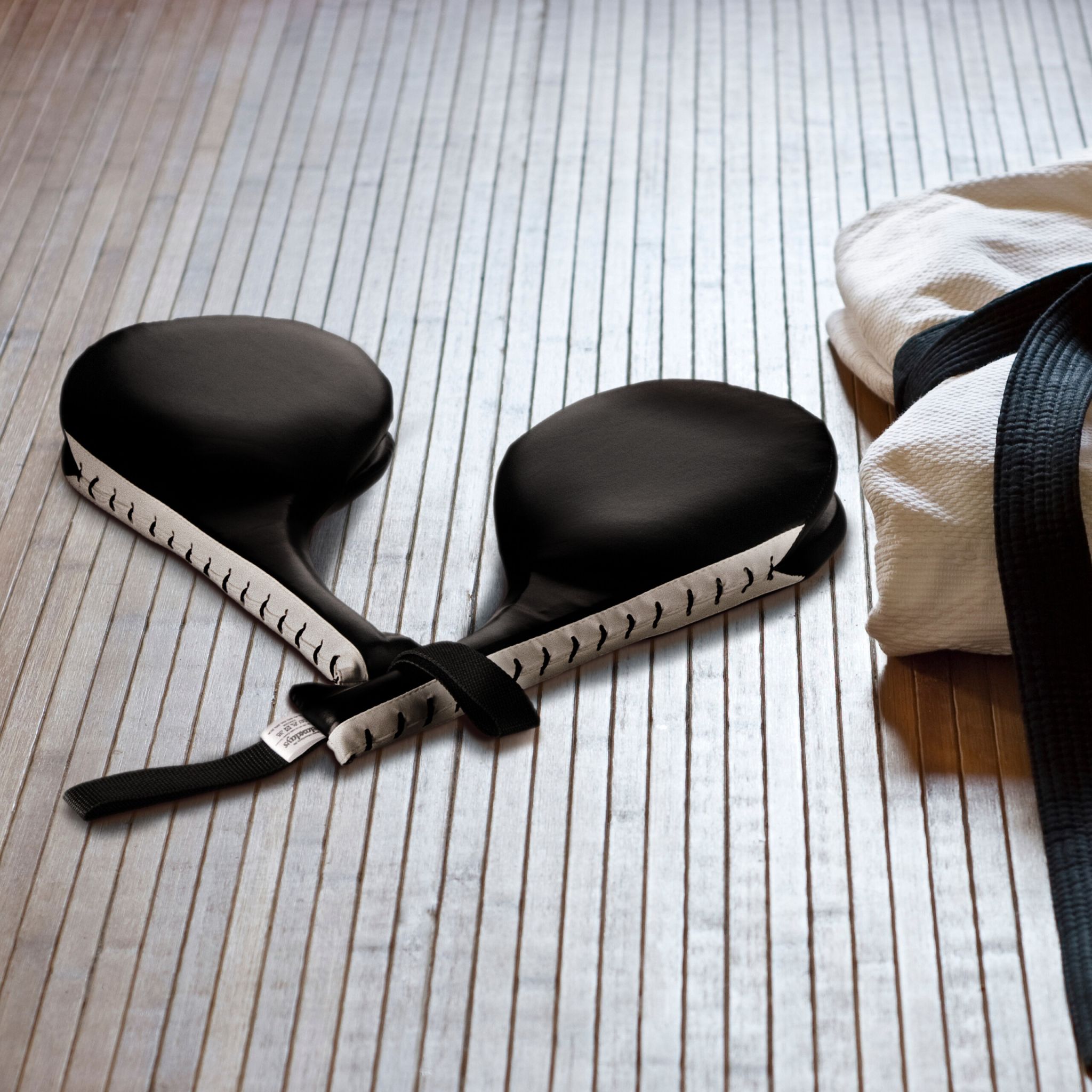 Taekwondo Handpratzen 2er-Set Weiss-Schwarz von Relaxdays