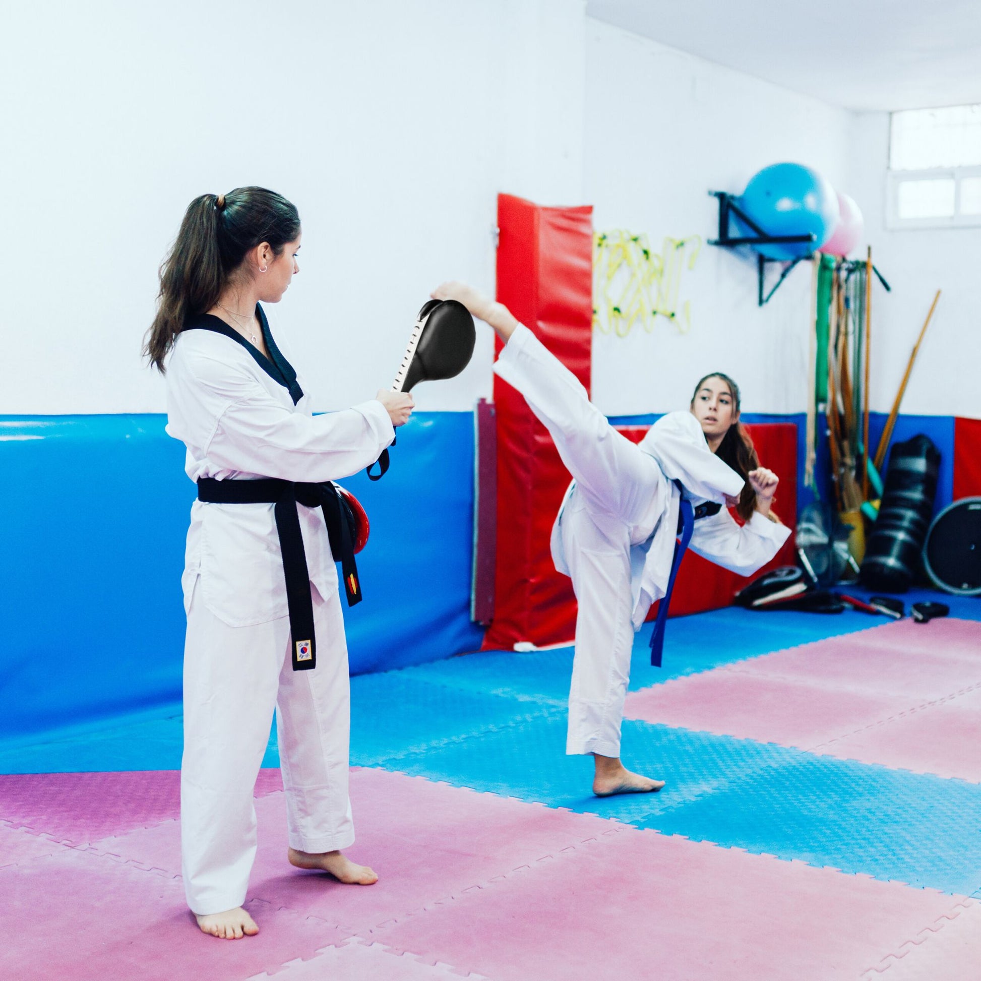Taekwondo Handpratzen 2er-Set Weiss-Schwarz von Relaxdays
