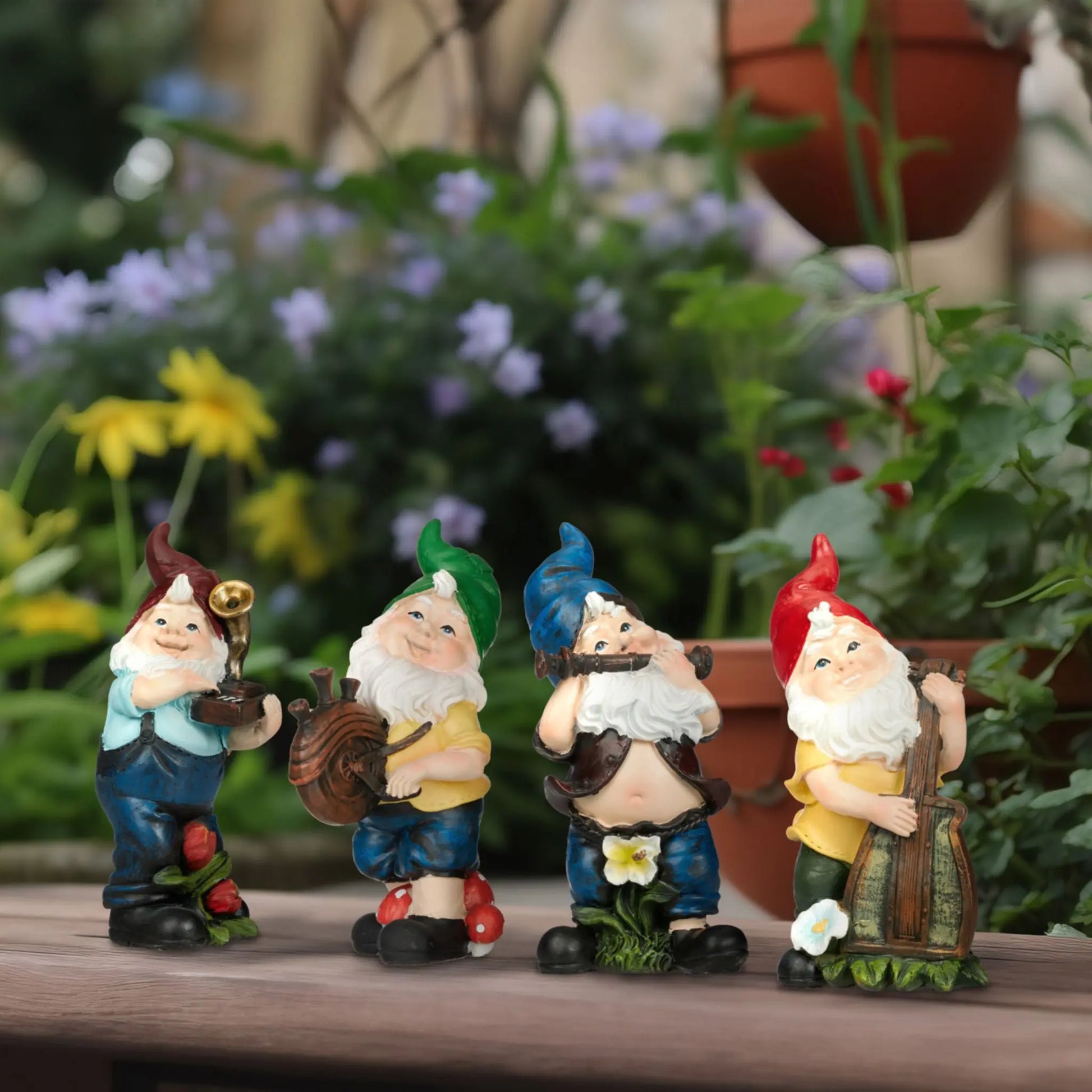 Gartenzwerge 4er-Set Musiker Dunkelblau-Dunkelgrün-Rot von Relaxdays