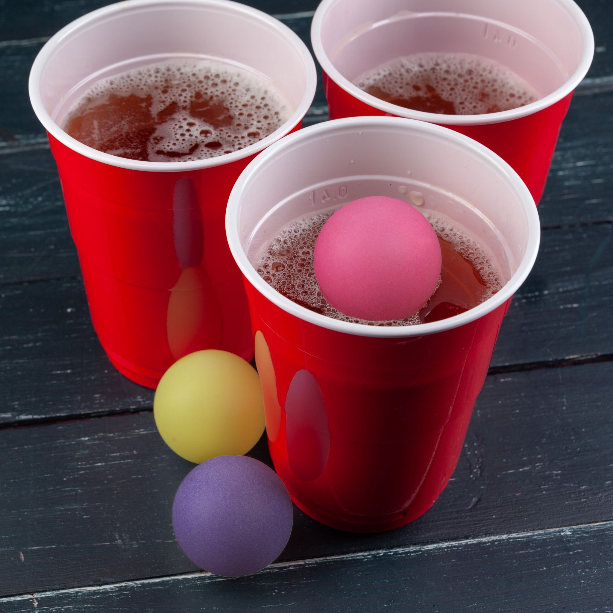Beer Pong Bälle 100er-Set Blau-Grün-Lila von Relaxdays