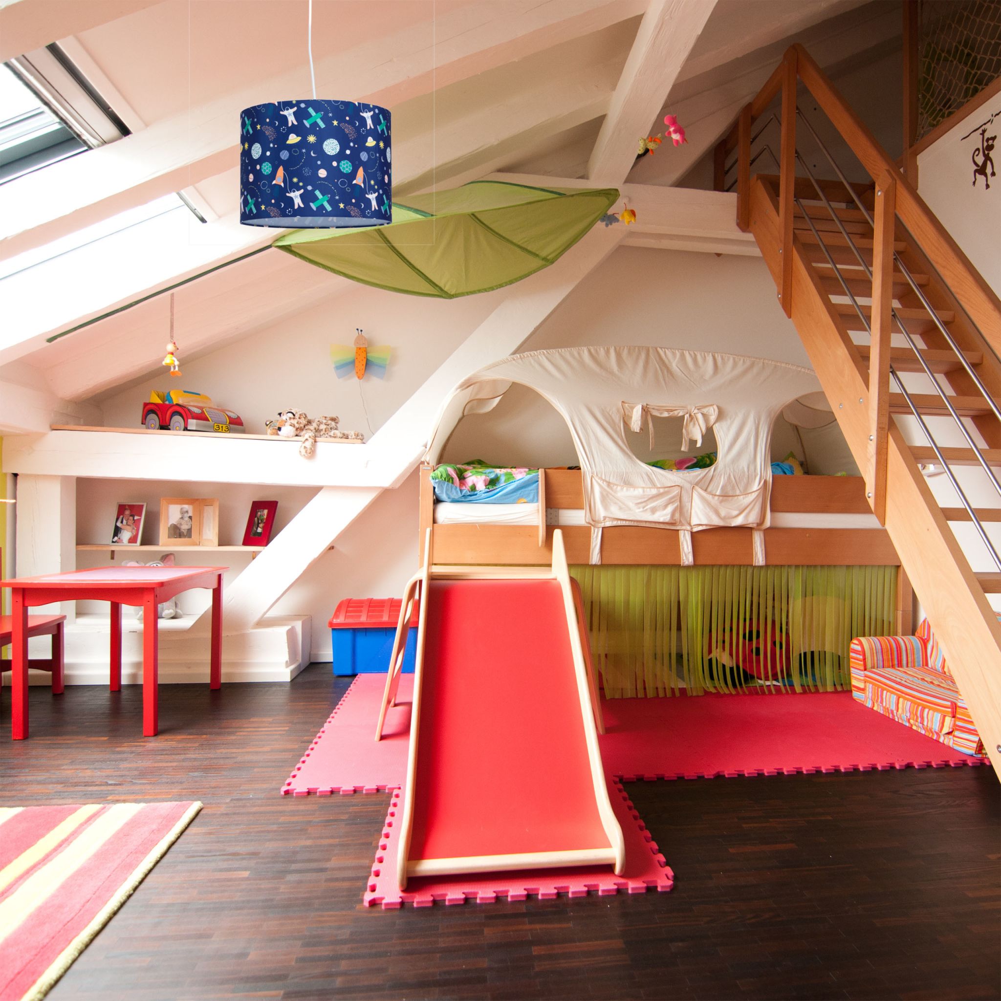 Hängelampe Kinderzimmer Weltraum Dunkelblau-Grün-Orange von Relaxdays