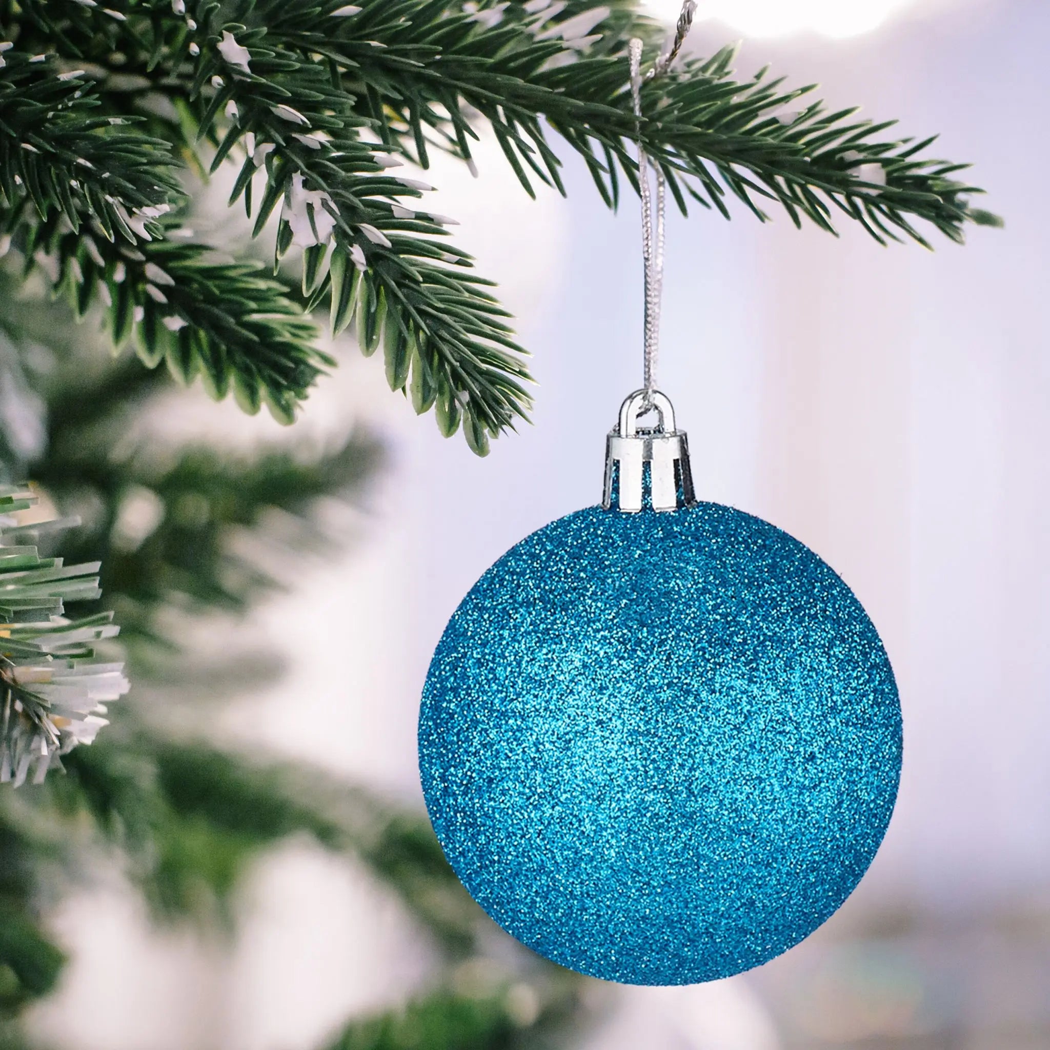 Weihnachtskugeln im 101er-Set Blau-Weiss-Silber von guteszeug.ch