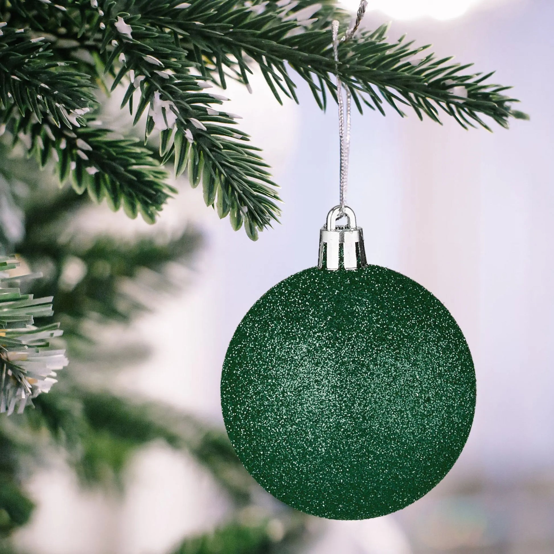 Weihnachtskugeln im 101er-Set Dunkelgrün-Weiss-Silber von Relaxdays