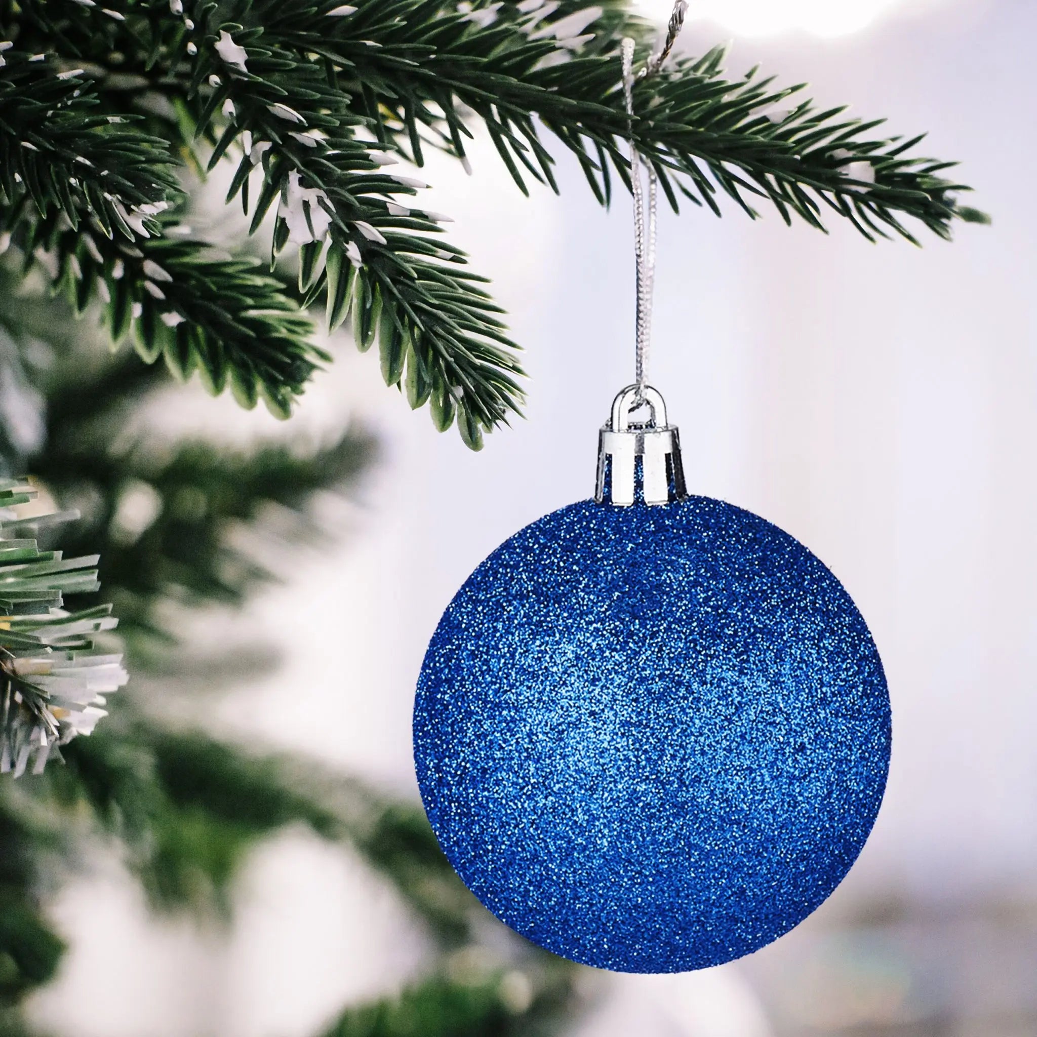 Weihnachtskugeln im 100er-Set Blau-Weiss-Silber von Relaxdays