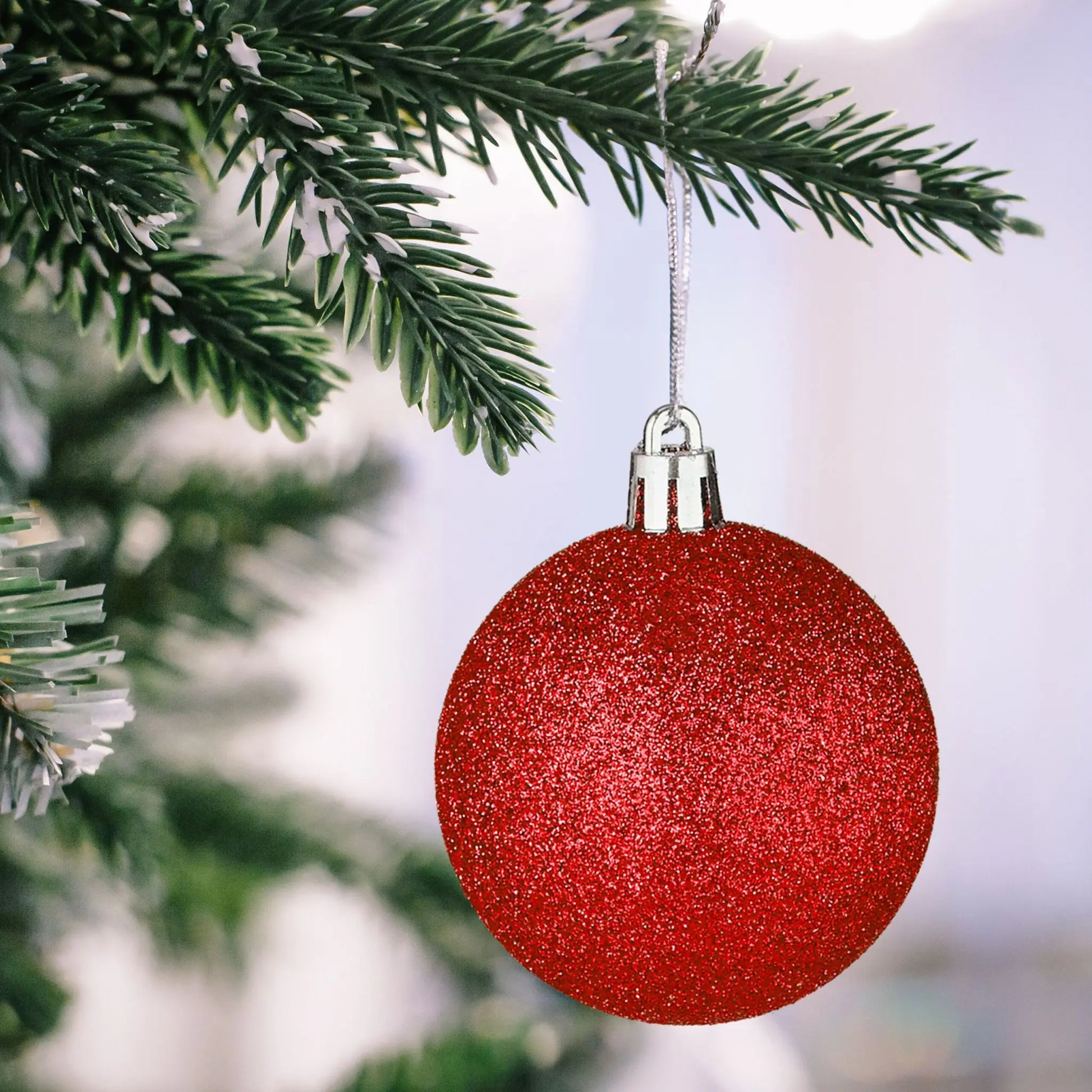 Weihnachtskugeln im 100er-Set Rot-Weiss-Silber von Relaxdays