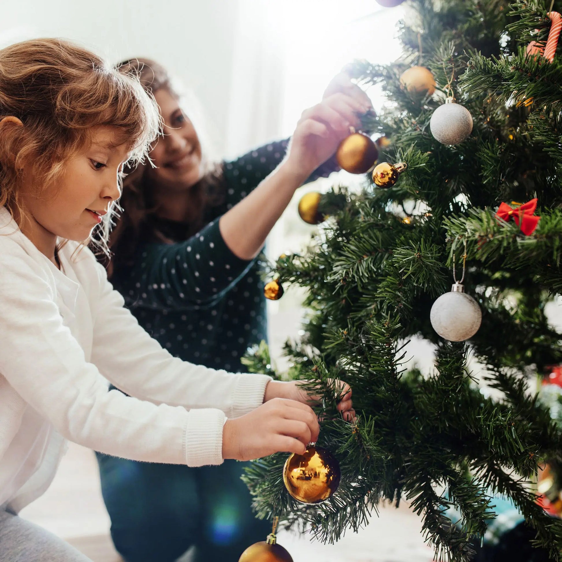 Weihnachtskugeln im 30er-Set Weiss-Gold-Silber von guteszeug.ch