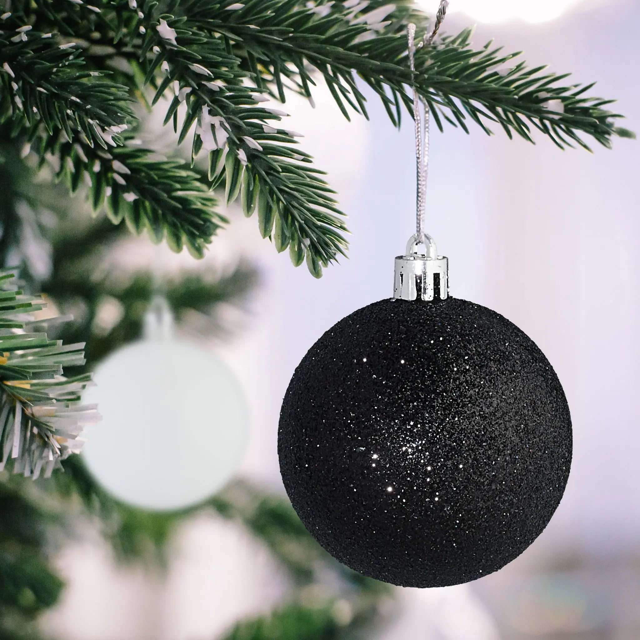 Weihnachtskugeln im 30er-Set Weiss-Schwarz-Silber von Relaxdays