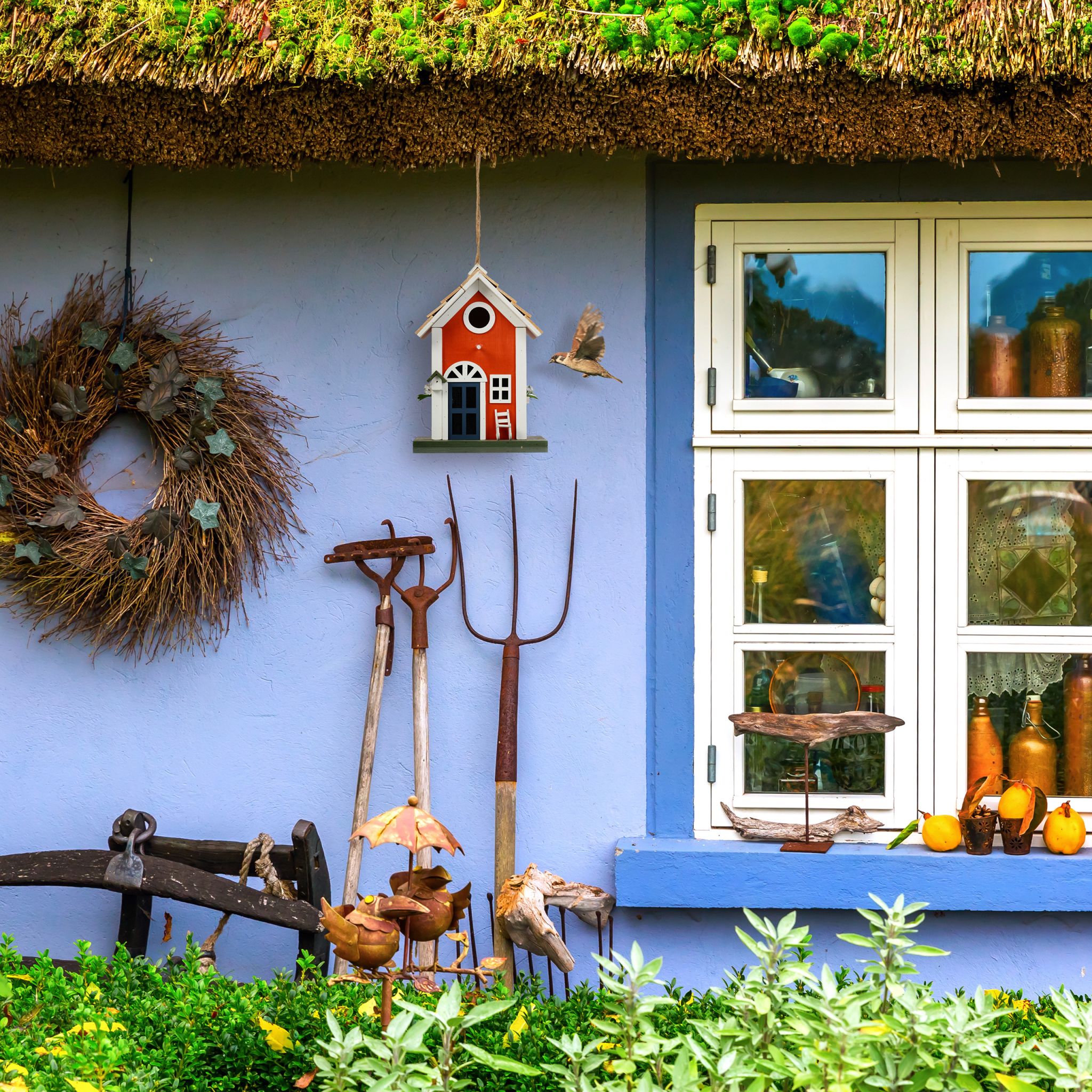 Deko Vogelhaus Landhausstil Weiss-Hellbraun-Rot von Relaxdays