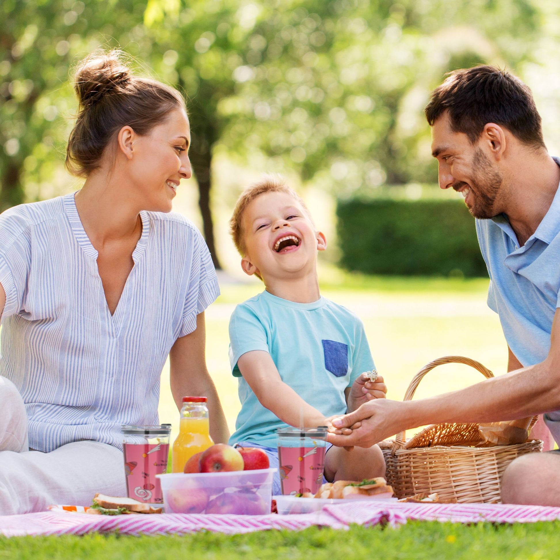 Kindergläser mit Weltraum-Motiv 4er-Set Gelb-Transparent-Grau von Relaxdays
