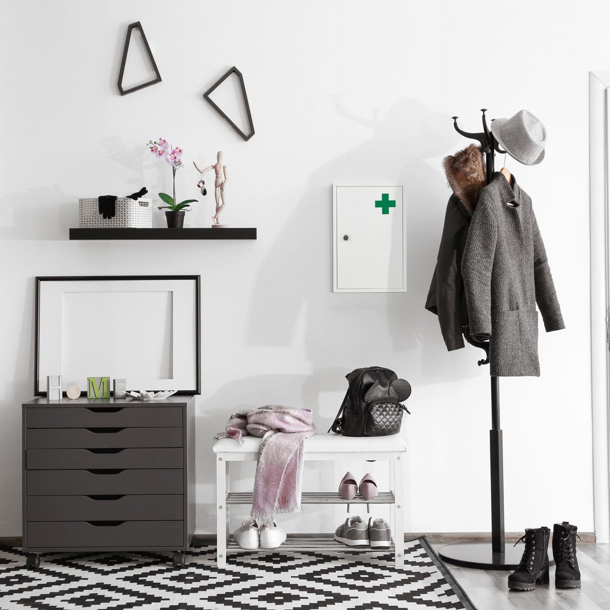 Abschliessbarer Medizinschrank Weiss-Dunkelgrün von Relaxdays