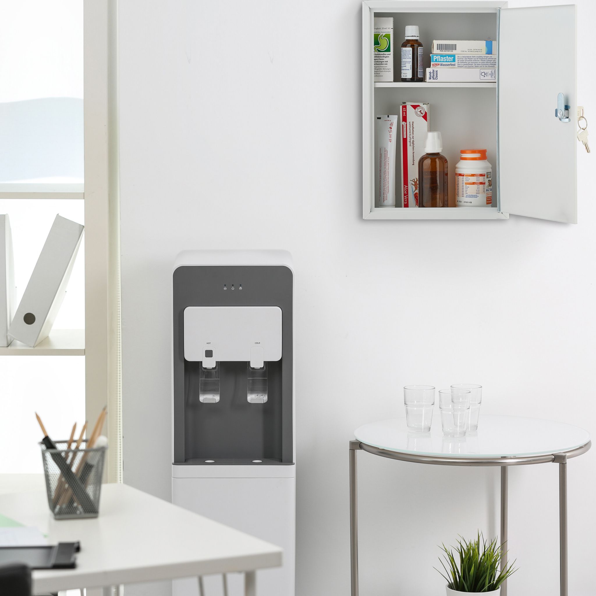 Abschliessbarer Medizinschrank Weiss-Dunkelgrün von Relaxdays