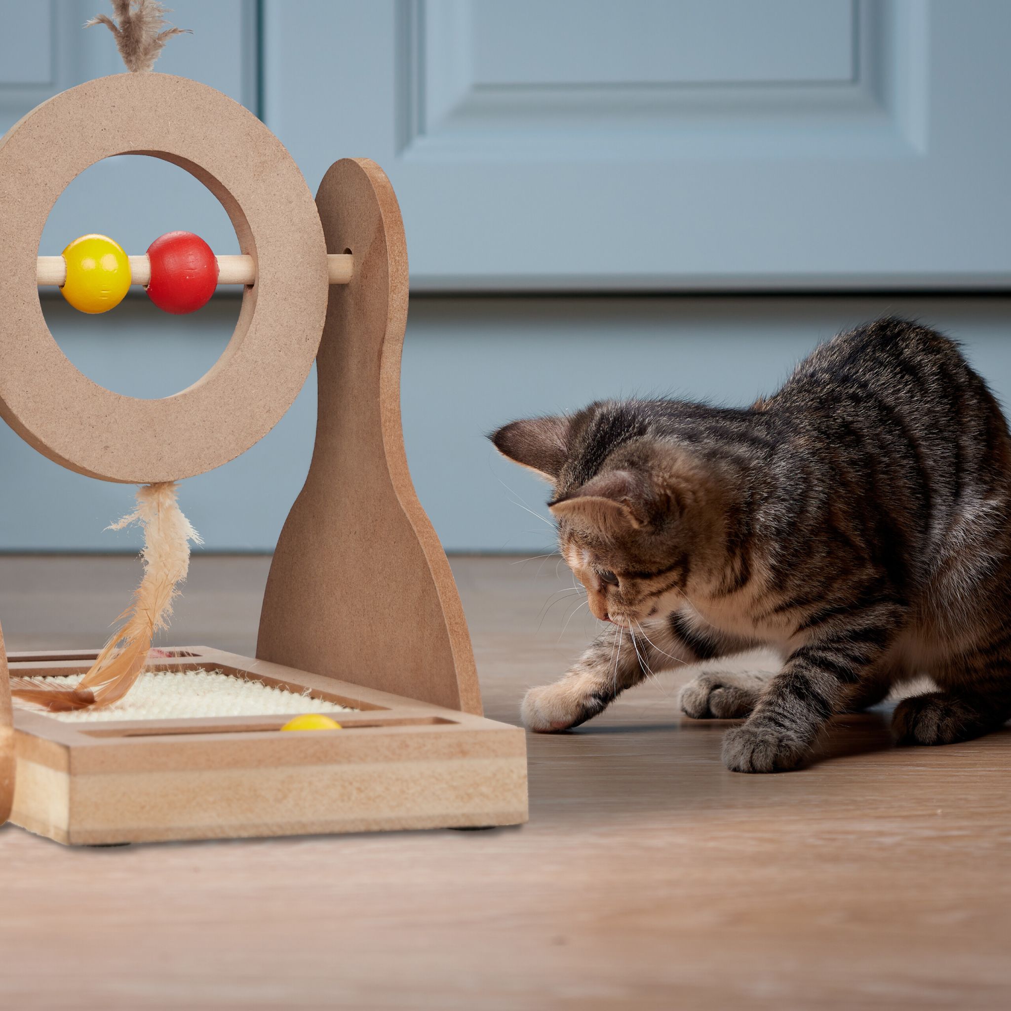 Katzen Kratzspielzeug mit Sisal-Teppich Gelb-Hellbraun-Rot von Relaxdays